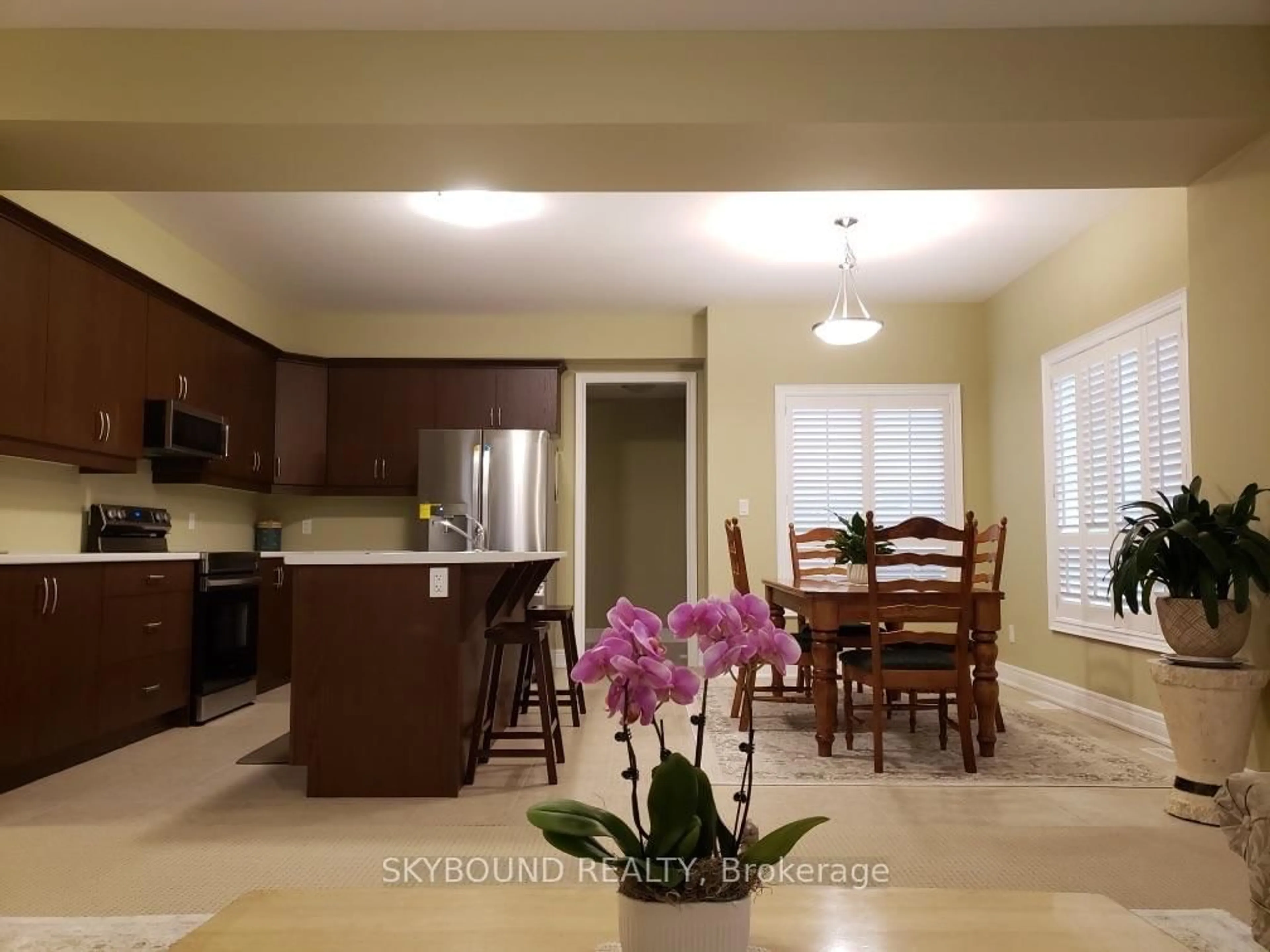 Open concept kitchen, ceramic/tile floor for 400 Hummel Cres, Fort Erie Ontario L2A 0E8
