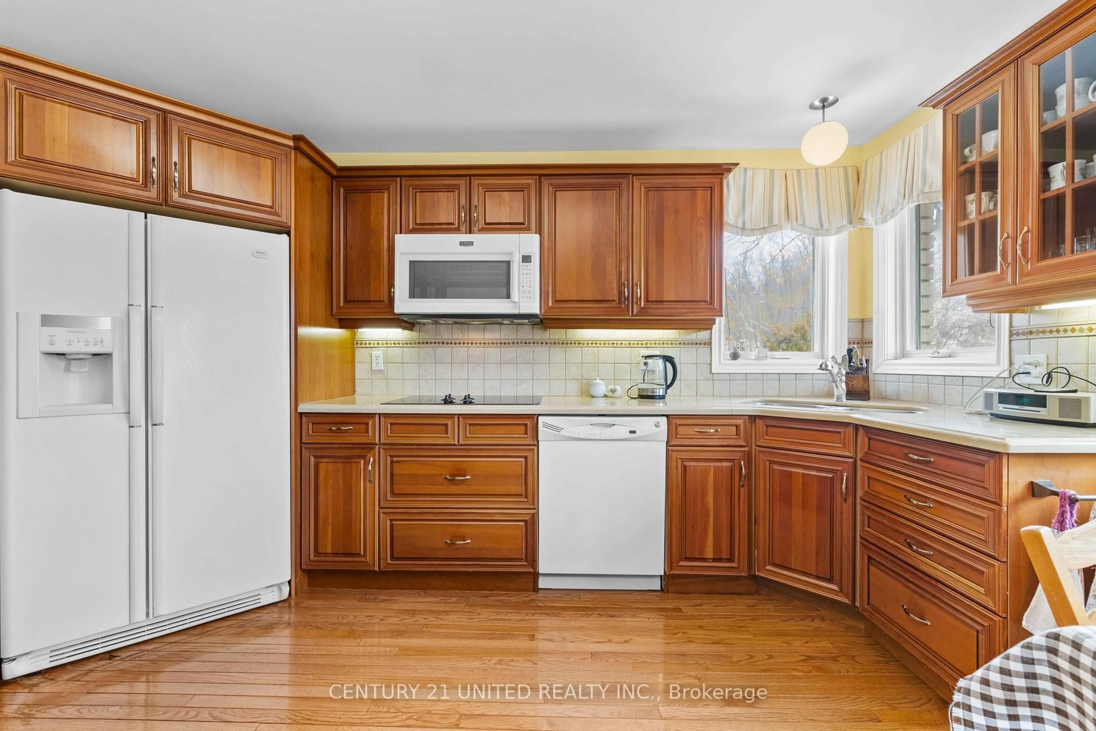 Standard kitchen, ceramic/tile floor for 2903 Jennifer Dr, Peterborough Ontario K9L 1Z5