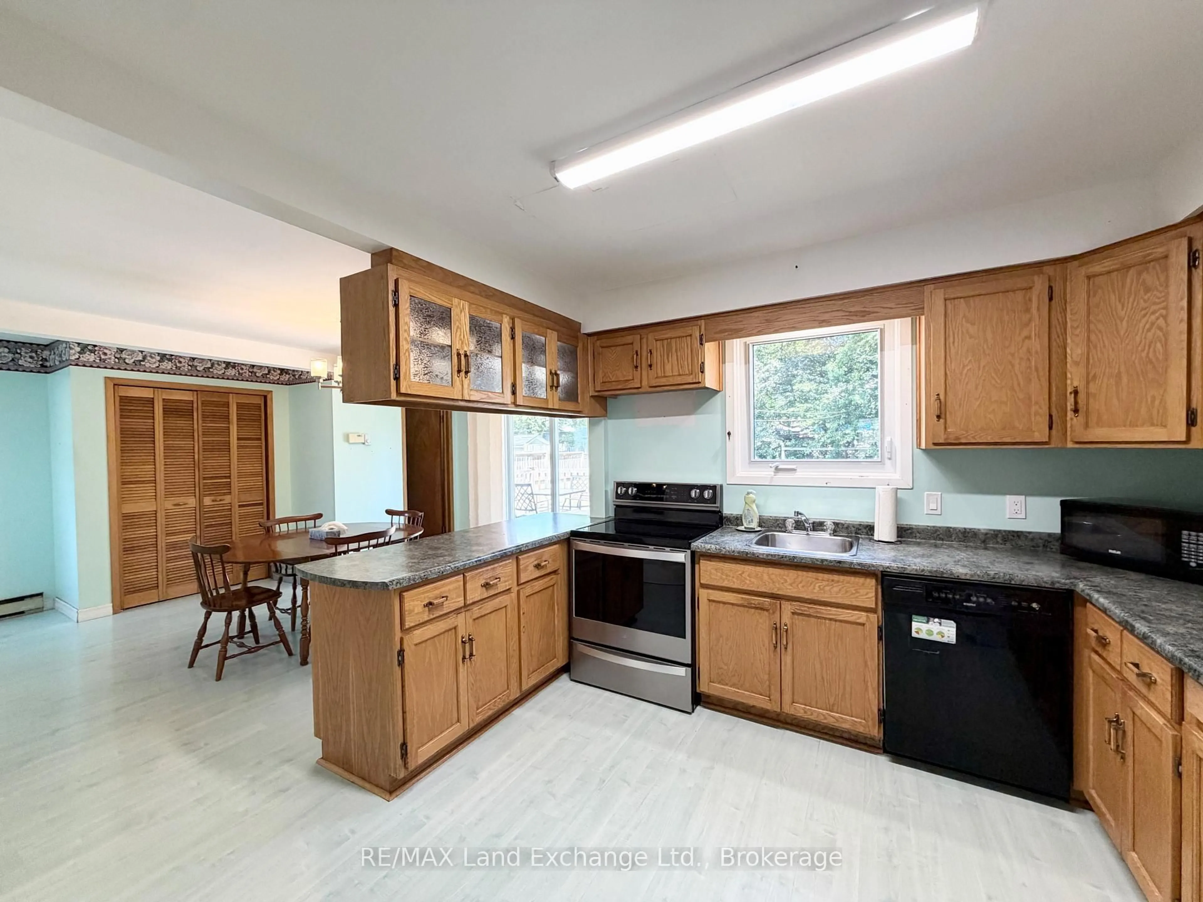 Standard kitchen, unknown for 359 Crawford St, Saugeen Shores Ontario N0H 2C2