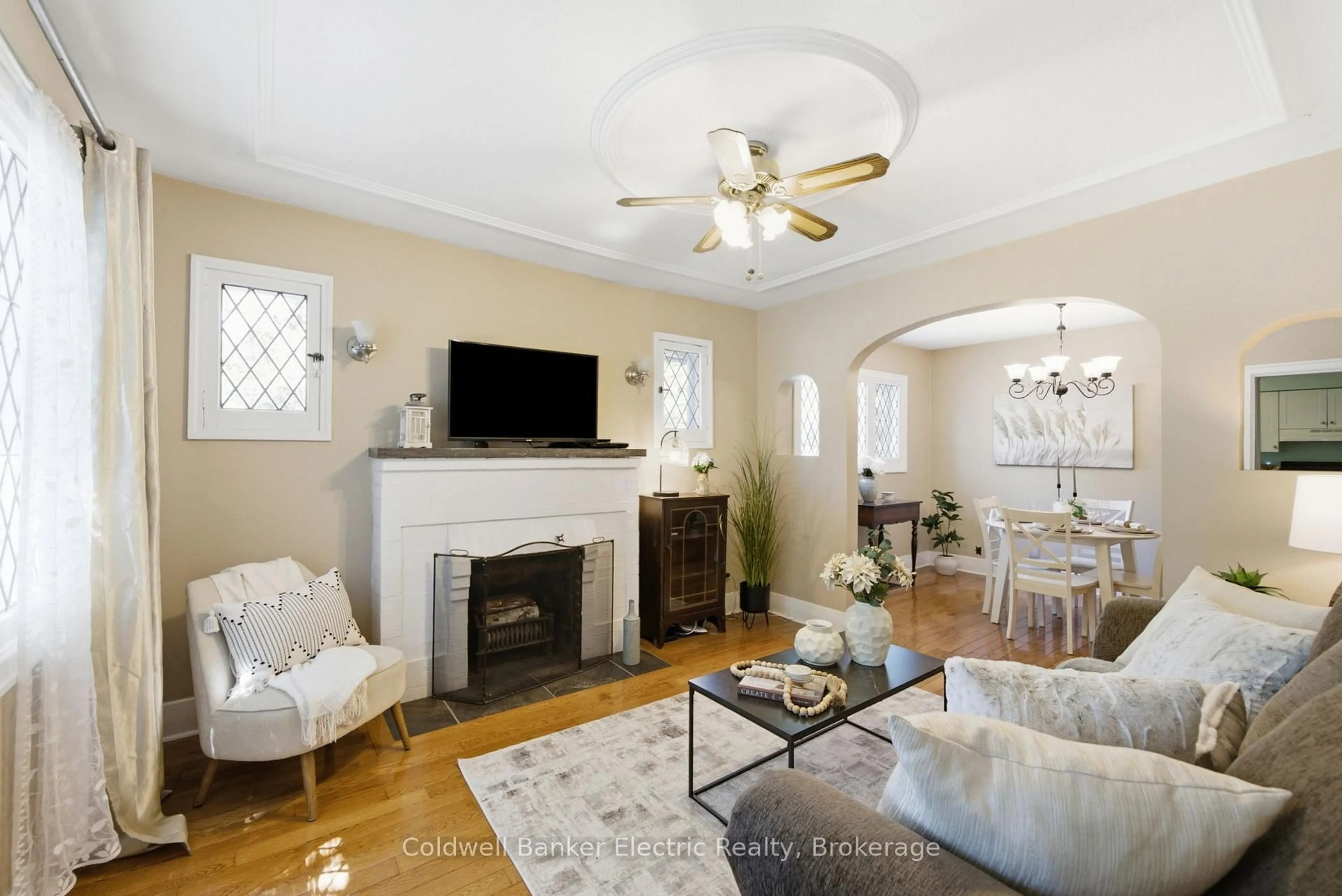 Living room with furniture, unknown for 1228 Kenneth Ave, Peterborough Ontario K9J 5P9