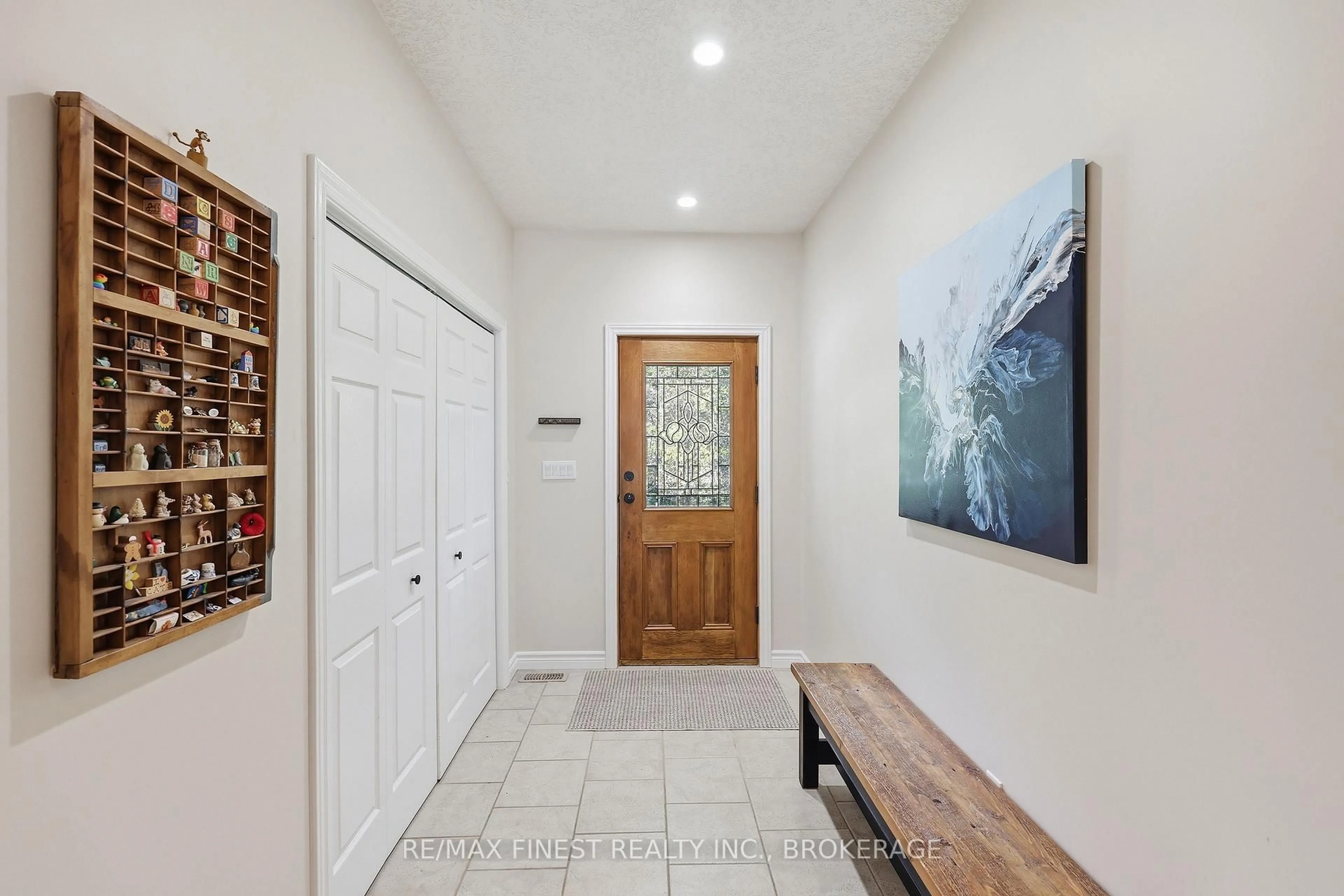 Indoor entryway for 3309 Switzerville Rd, Greater Napanee Ontario K7R 3K9