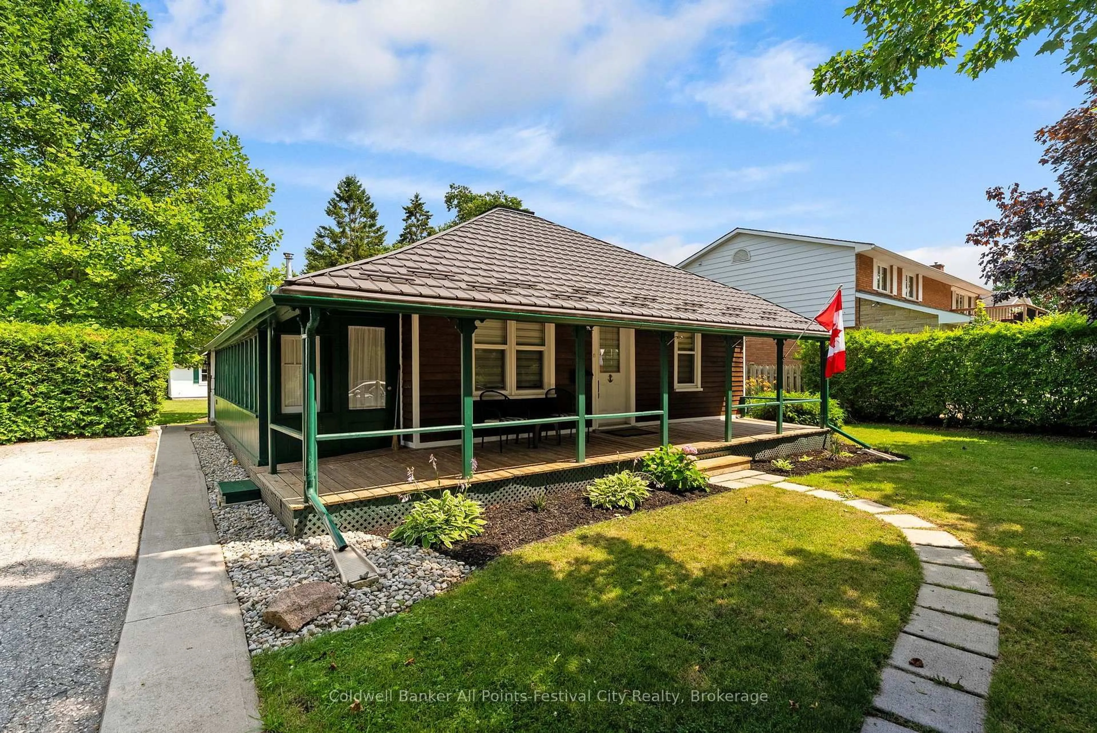 Home with vinyl exterior material, street for 135 Essex St, Goderich Ontario N7A 2H8