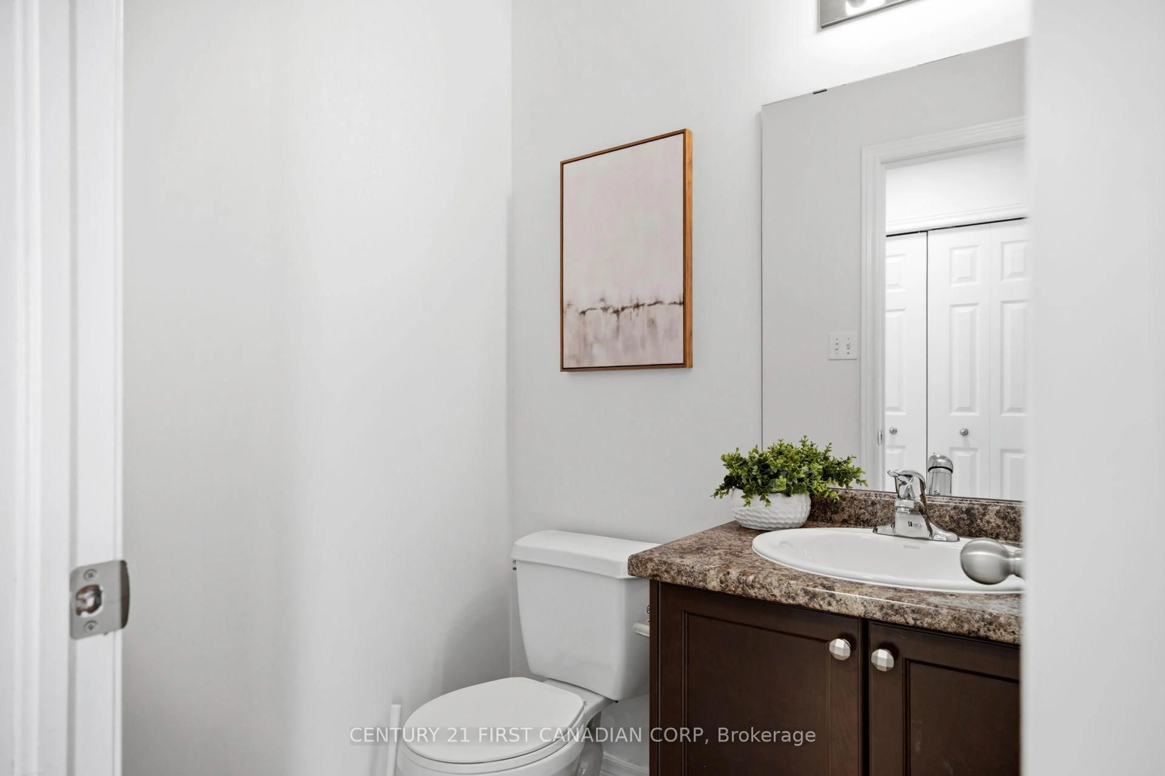 Standard bathroom, ceramic/tile floor for 83 Mcmahen St, London East Ontario N5Y 0A2