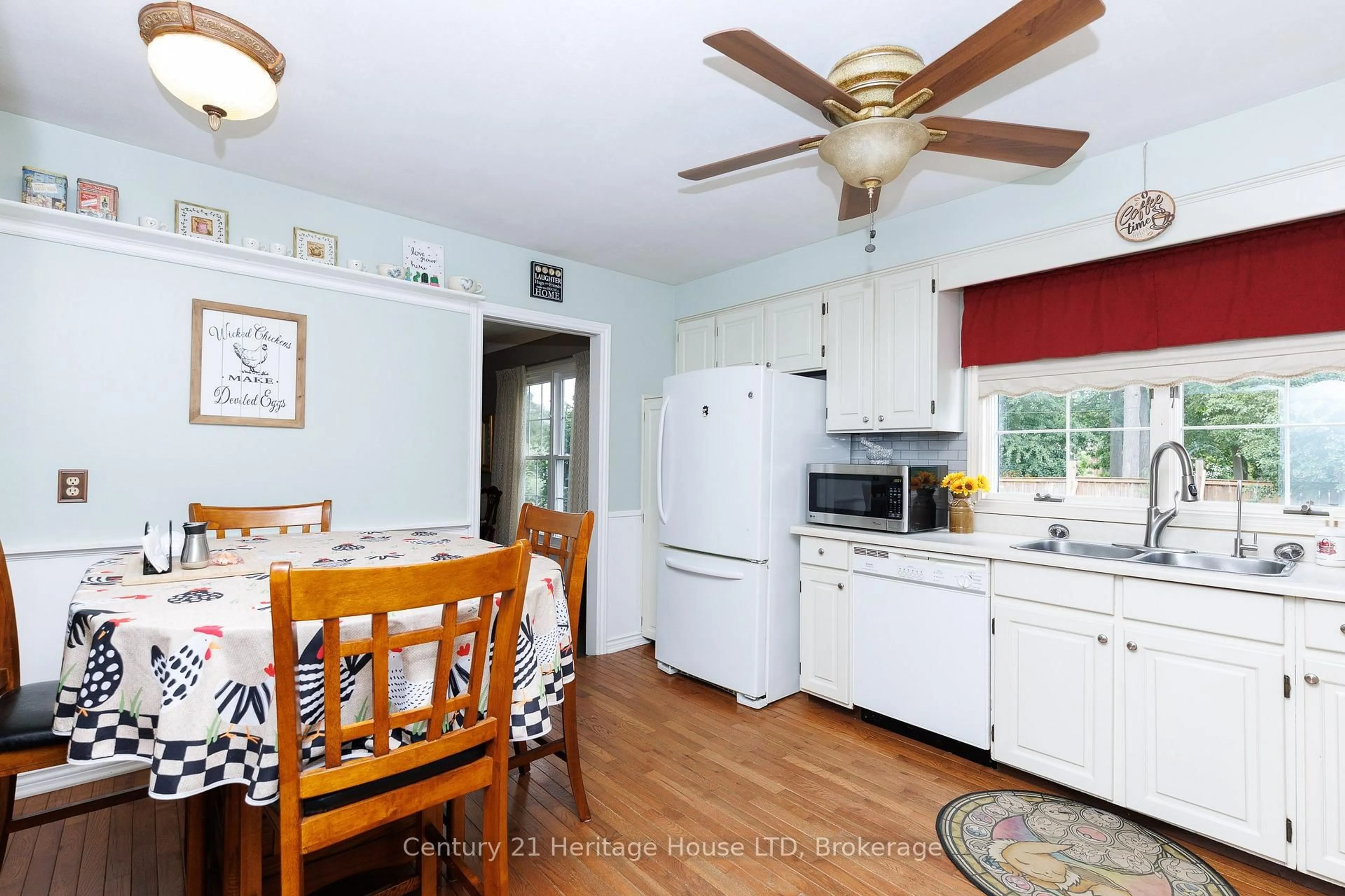 Standard kitchen, unknown for 688 Daytona Dr, Fort Erie Ontario L2A 4Z6