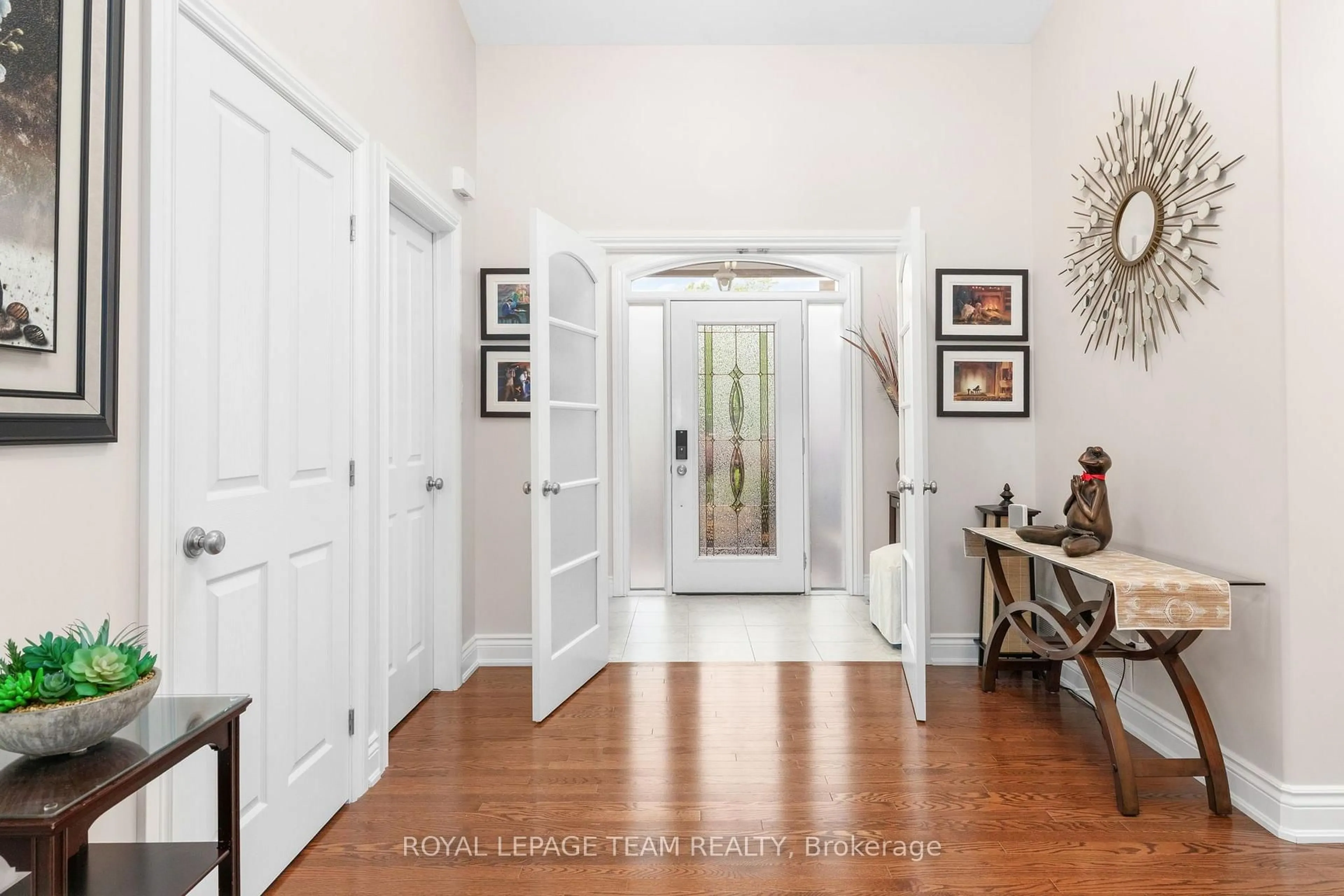 Indoor entryway for 6810 Pebble Trail Way, Ottawa Ontario K4P 0B7