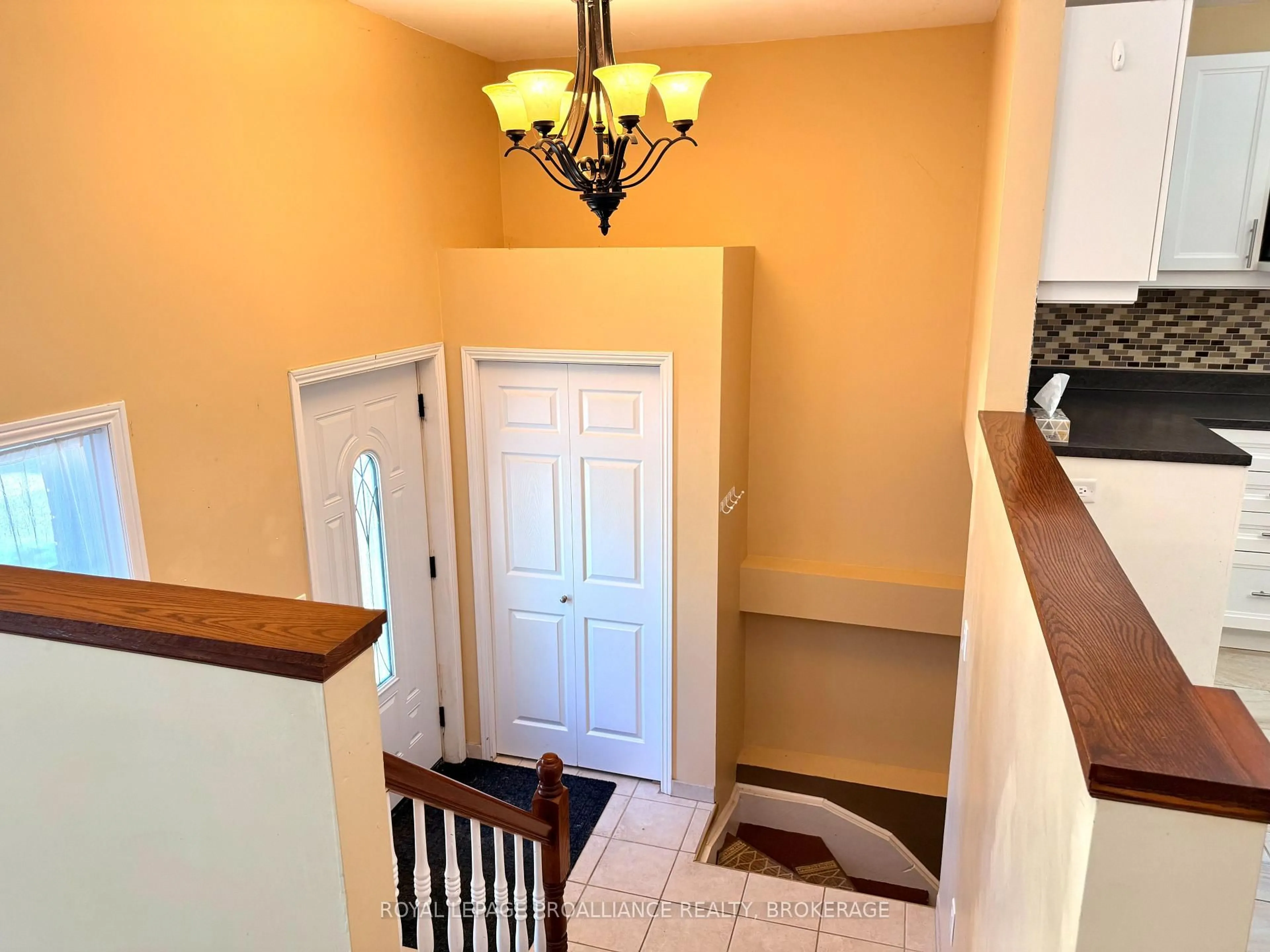 Indoor entryway for 614 Barnsley Cres, Kingston Ontario K7M 8X4