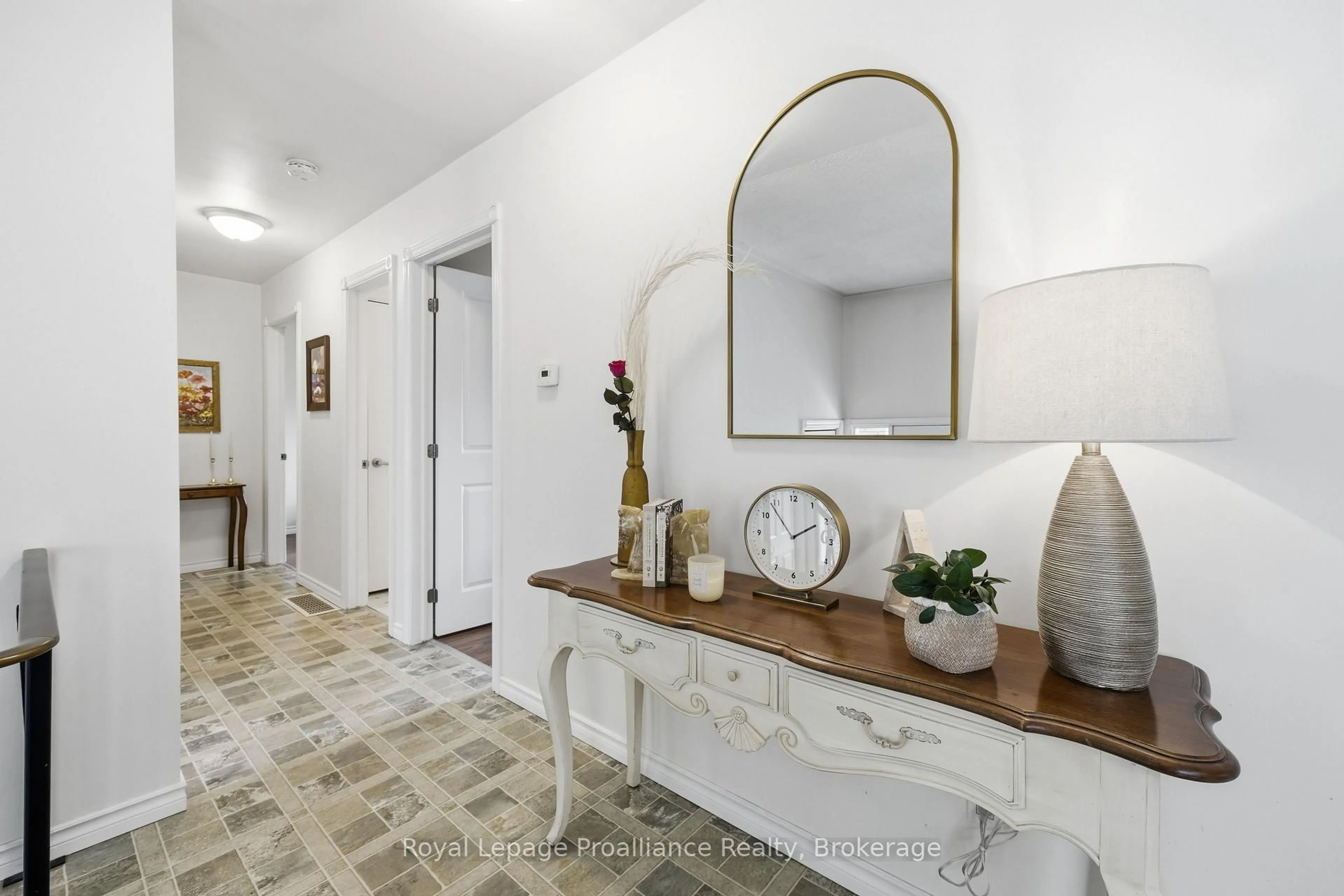 Indoor entryway for 384 Carson Rd, Thomasburg Ontario K0K 3H0
