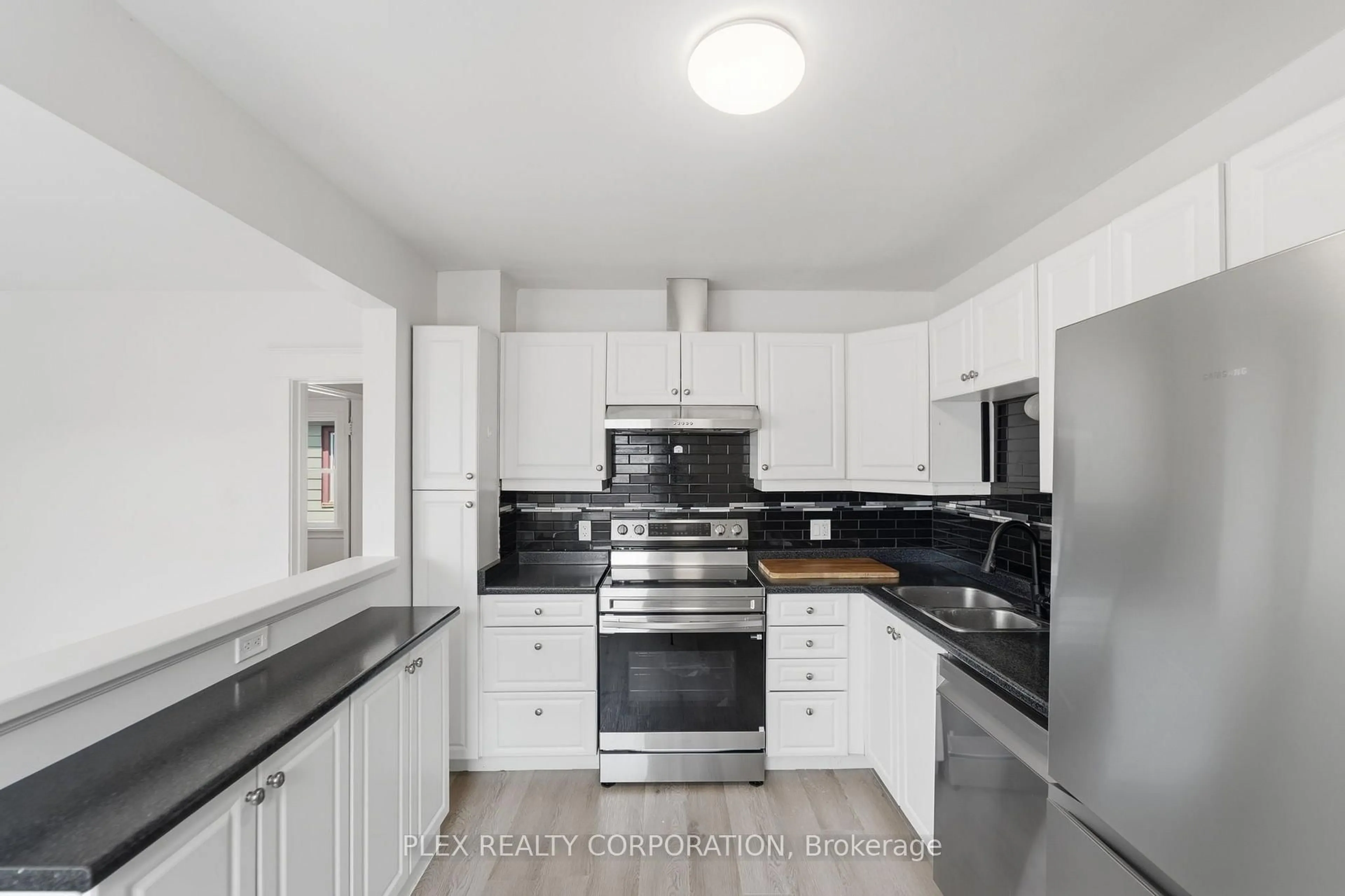 Standard kitchen, unknown for 102 Beech St, St. Catharines Ontario L2R 2B9