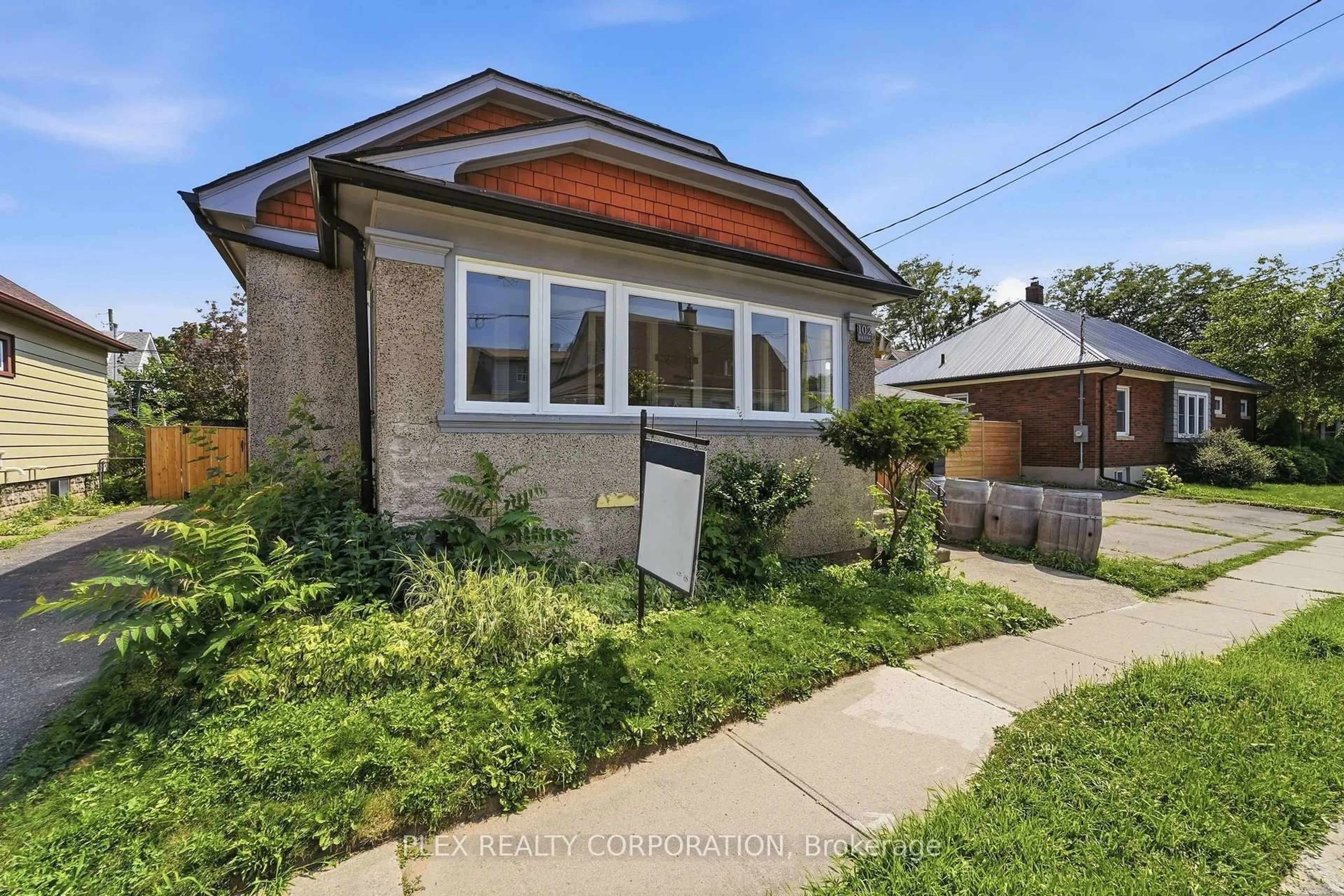 Home with brick exterior material, street for 102 Beech St, St. Catharines Ontario L2R 2B9