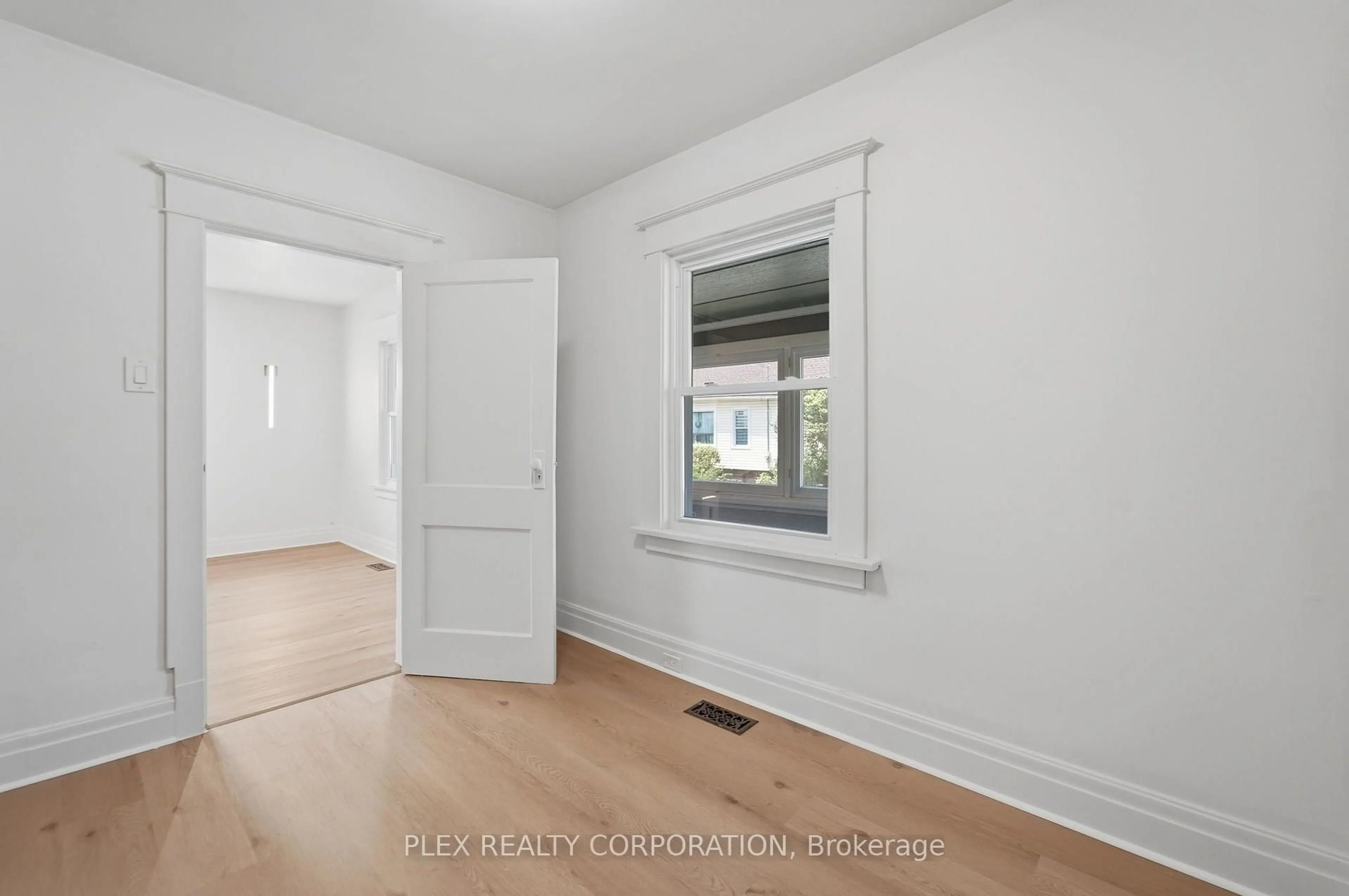 A pic of a room for 102 Beech St, St. Catharines Ontario L2R 2B9