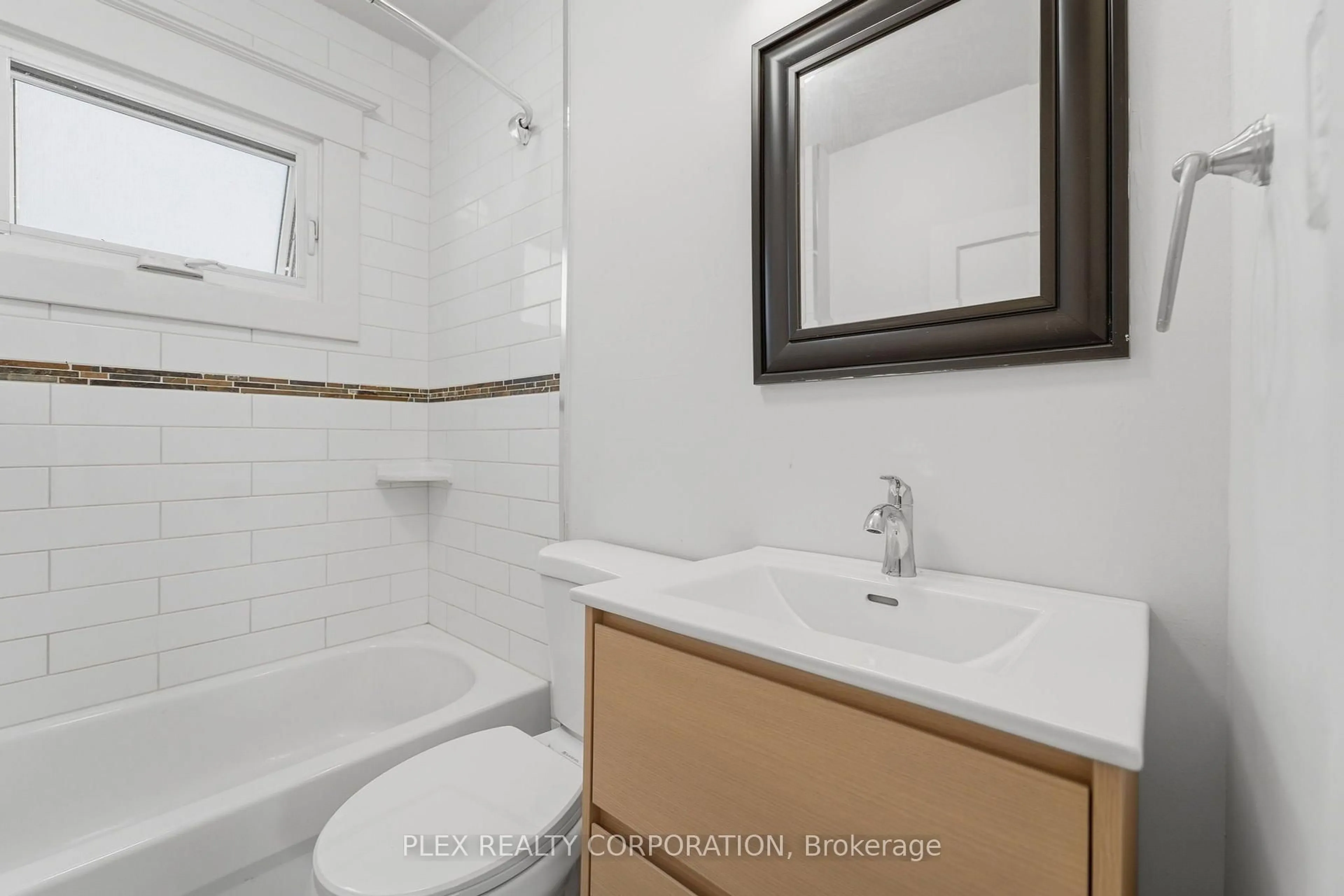 Standard bathroom, ceramic/tile floor for 102 Beech St, St. Catharines Ontario L2R 2B9