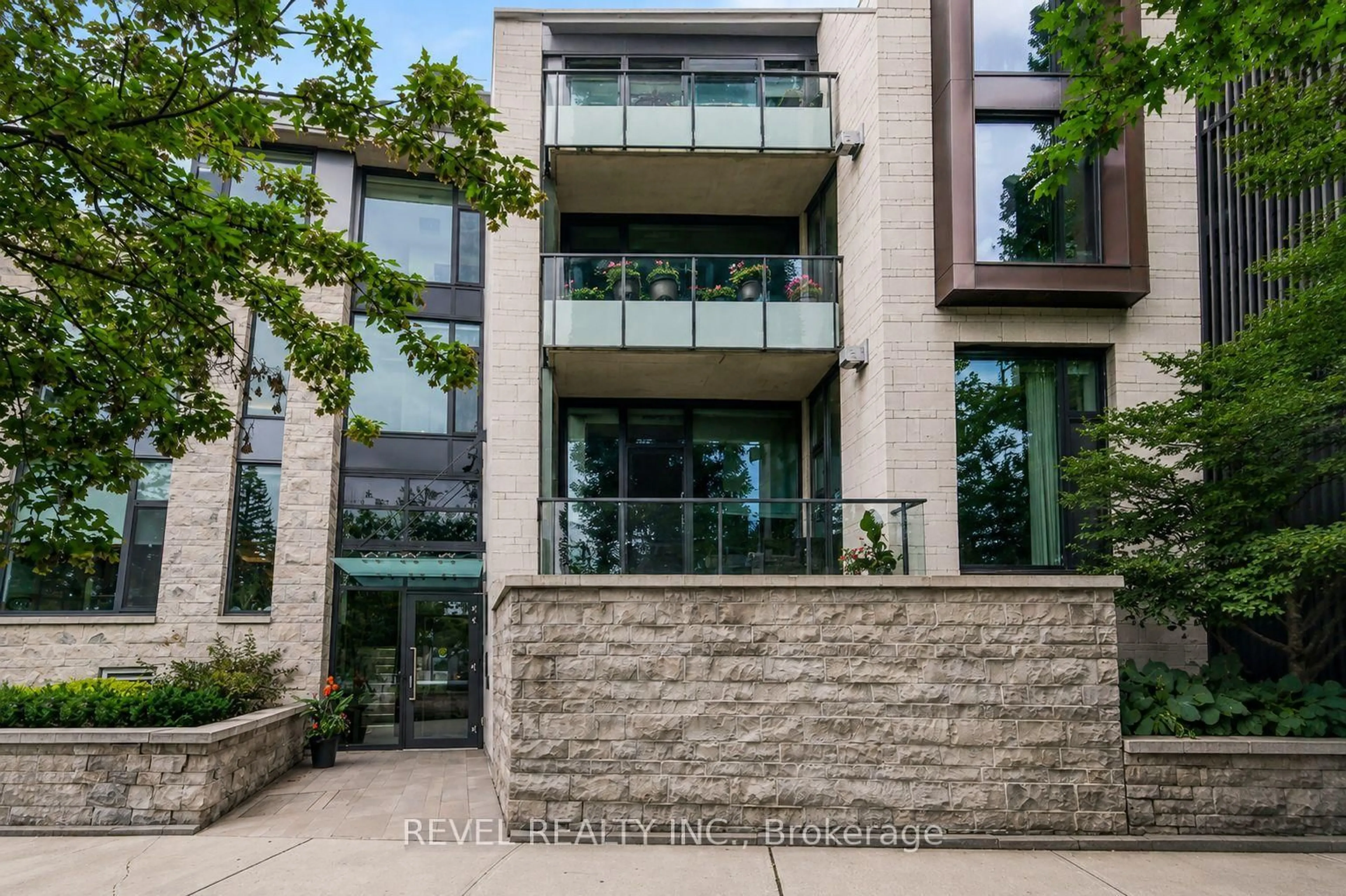 Home with brick exterior material, building for 372 QUEEN ELIZABETH Dr #103, Ottawa Ontario K1S 5W7