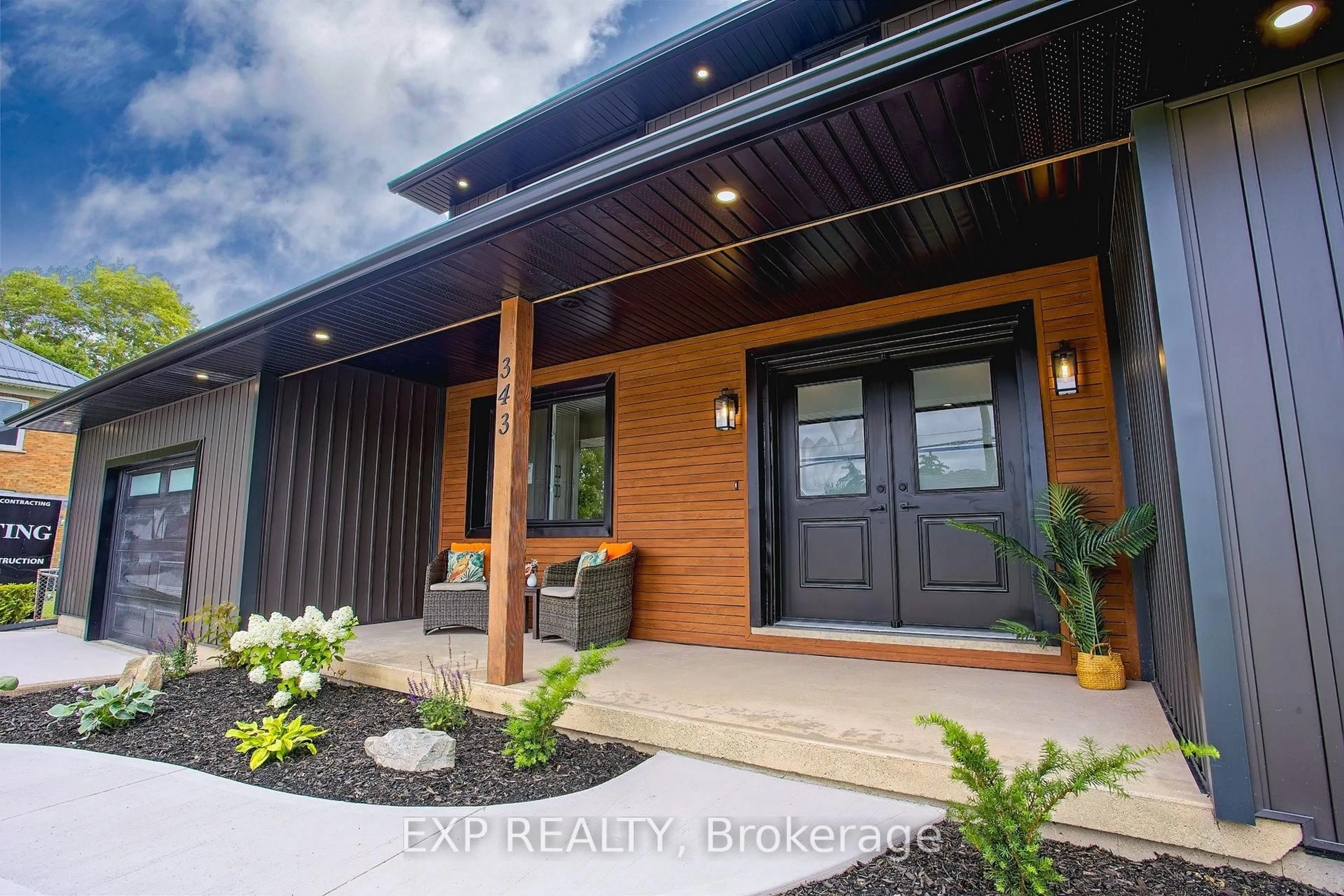 Indoor entryway for 343 Canborough St, West Lincoln Ontario L0R 2A0