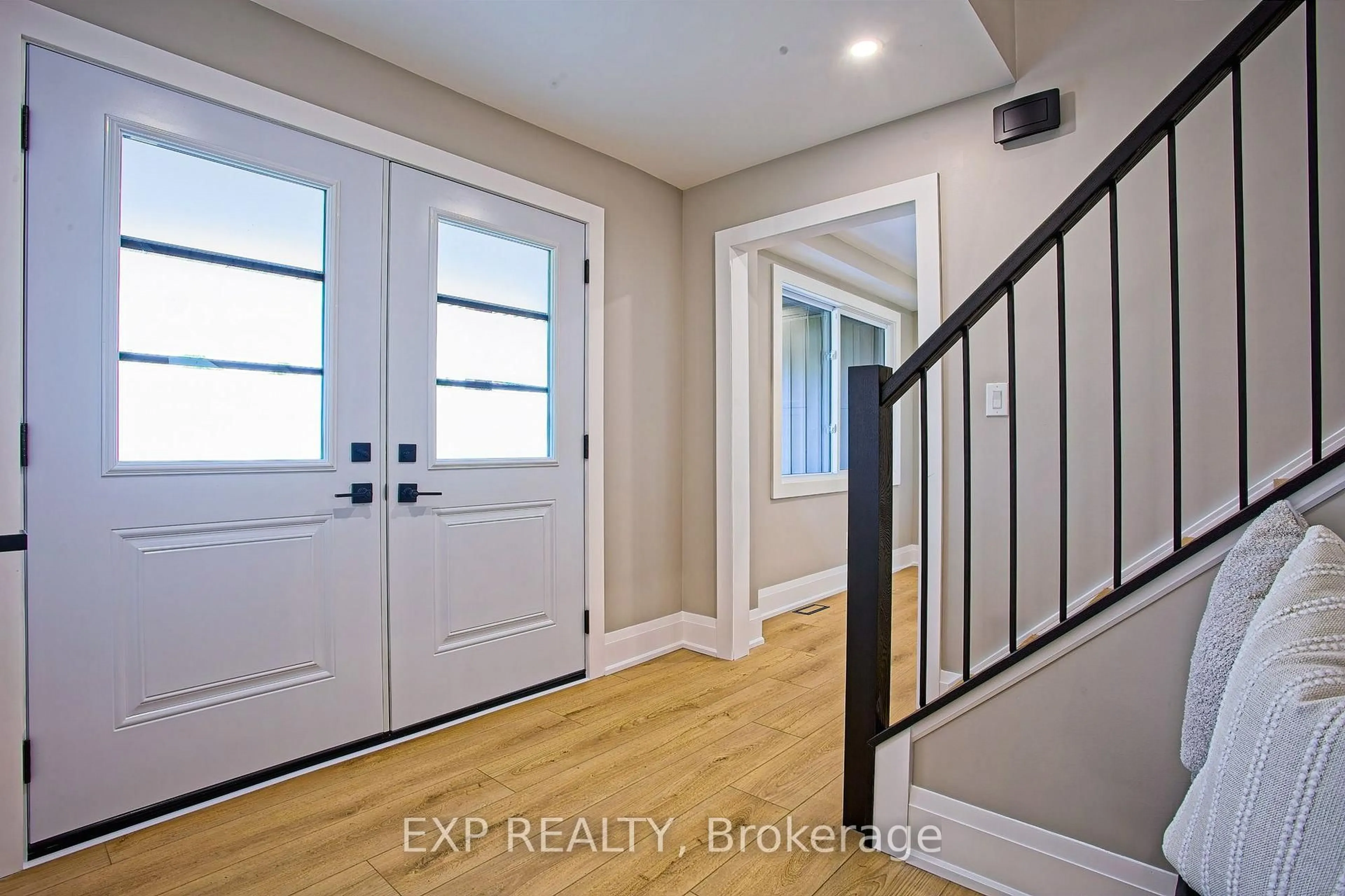 Indoor entryway for 343 Canborough St, West Lincoln Ontario L0R 2A0