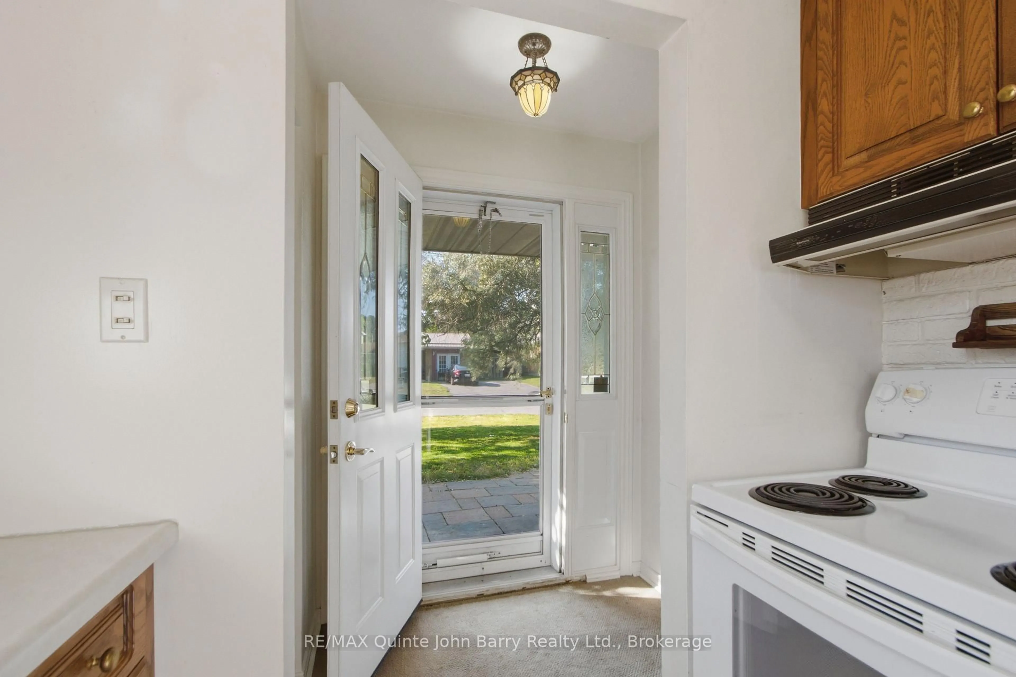 Indoor entryway for 16 Austin St, Quinte West Ontario K8V 1Z4