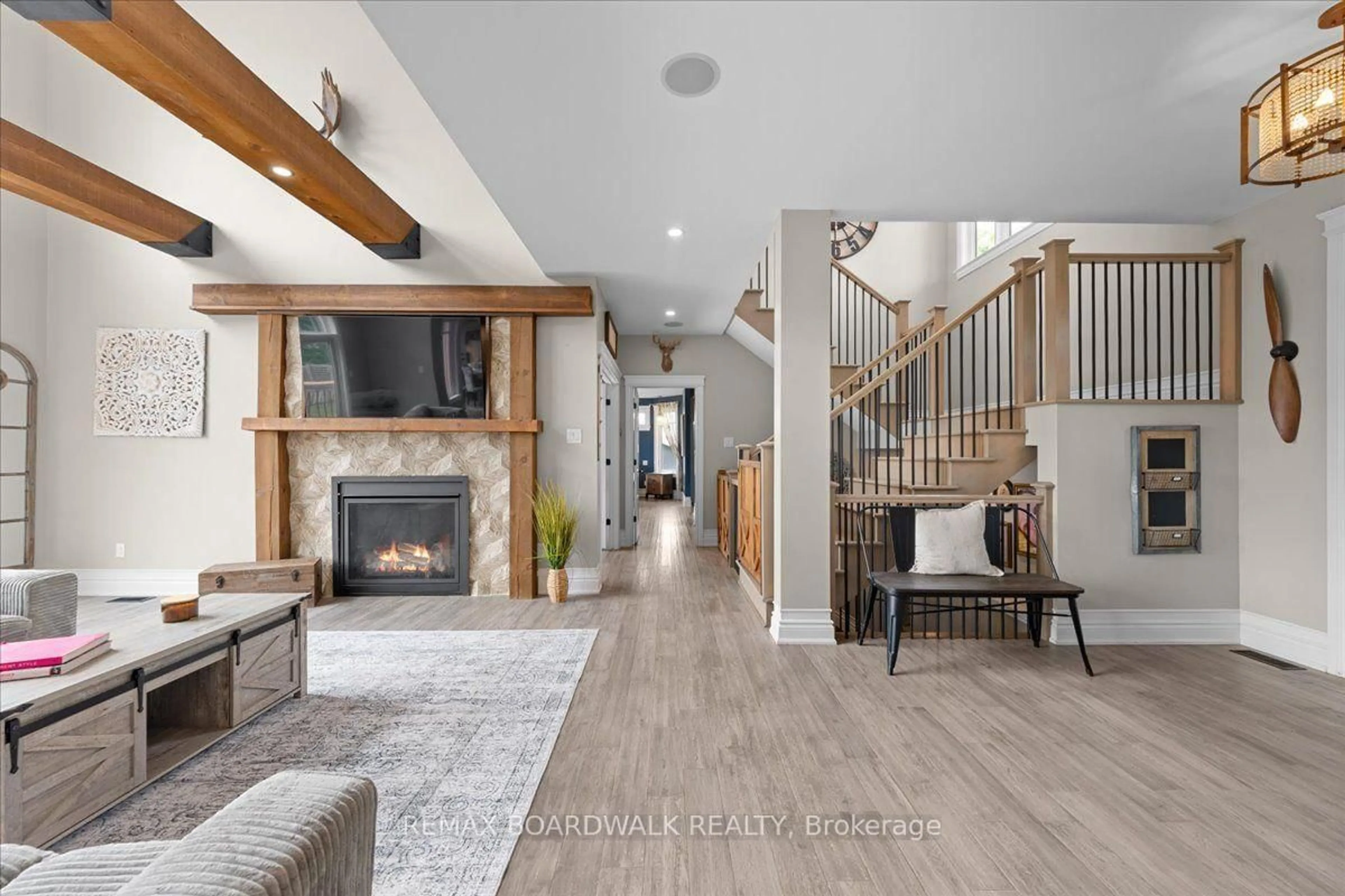 Indoor entryway for 225 HILLCREST Dr, Almonte Ontario K0A 1A0