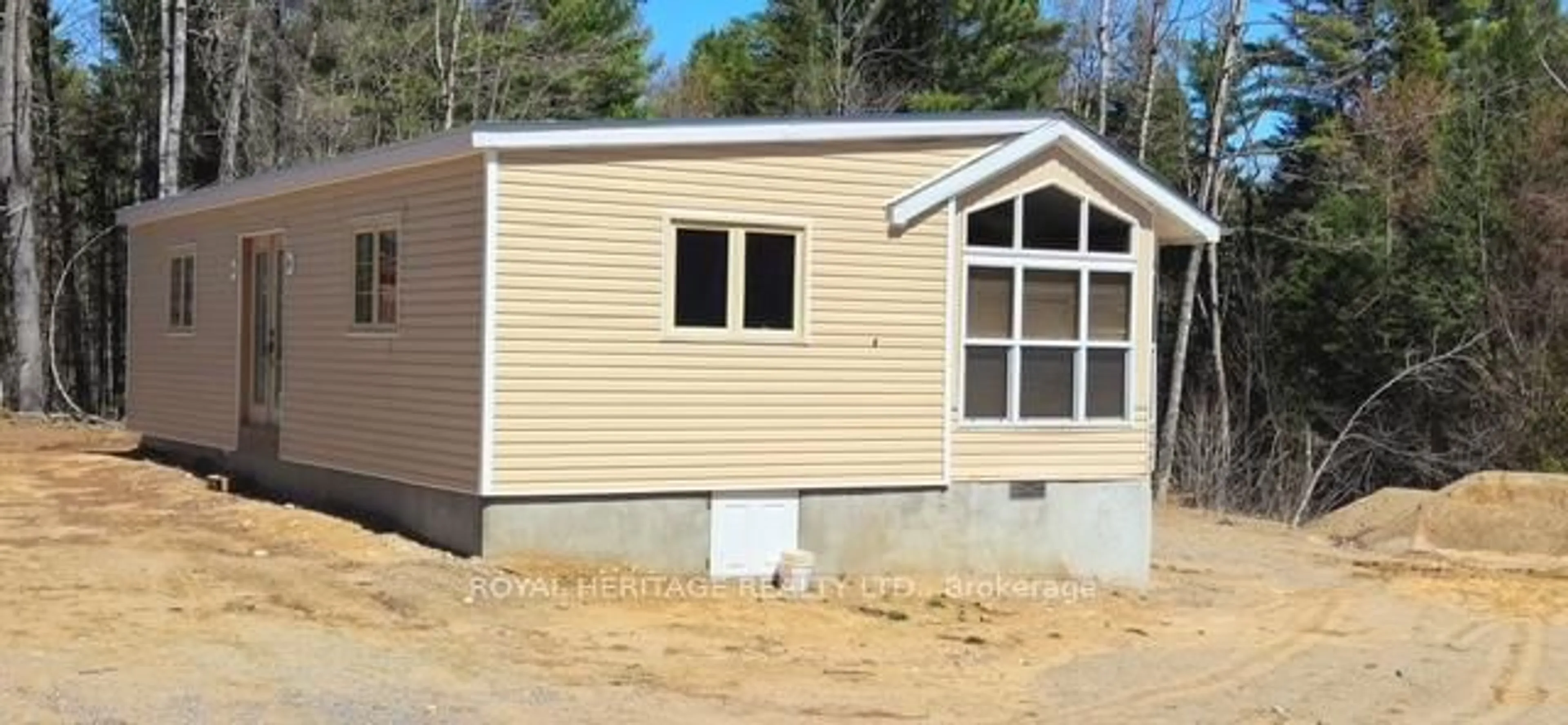 Home with vinyl exterior material, building for 1061 GULL LAKE Rd, Arden Ontario K0H 1B0