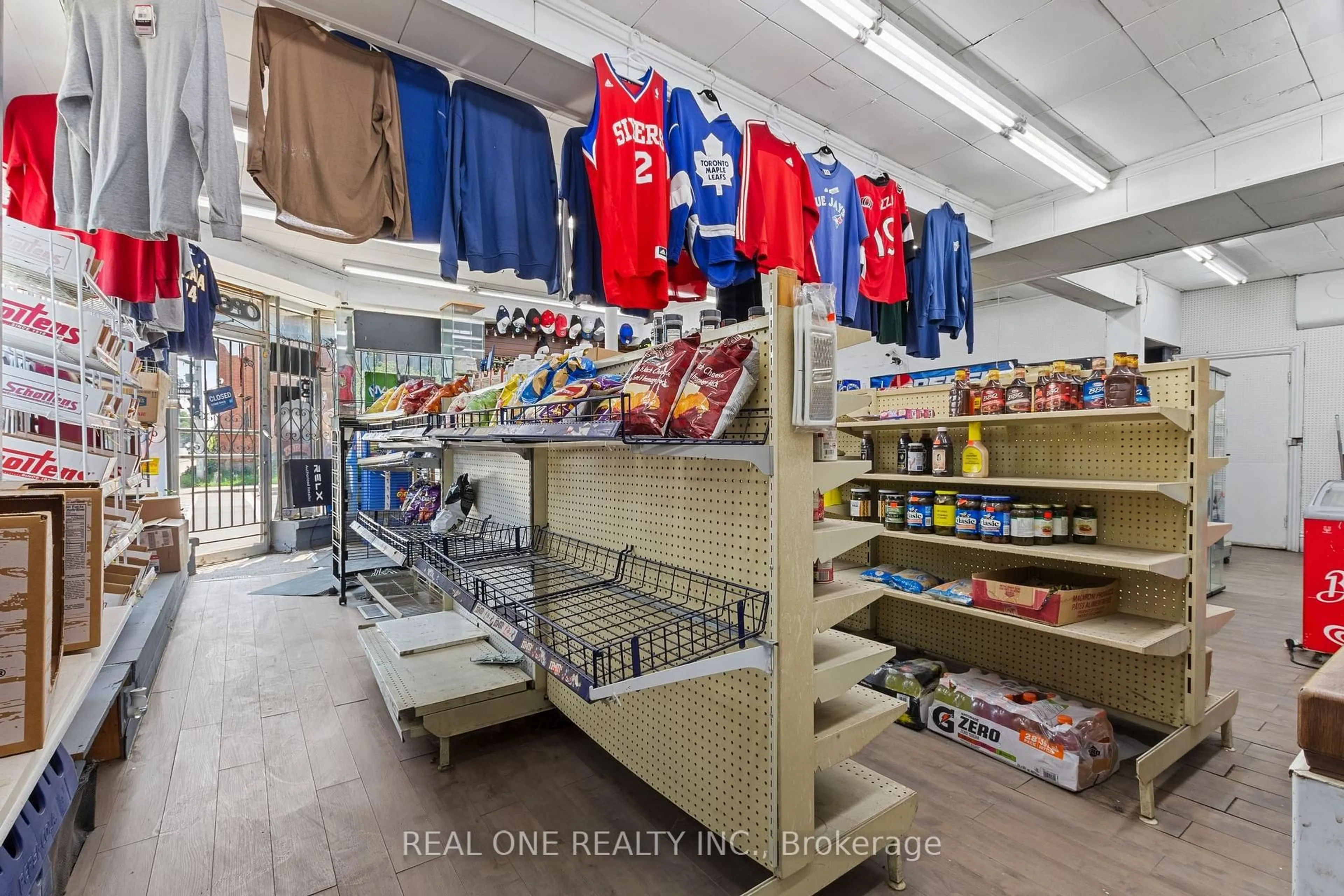 Laundry room for 155 Victoria Ave, Hamilton Ontario L8L 5E7