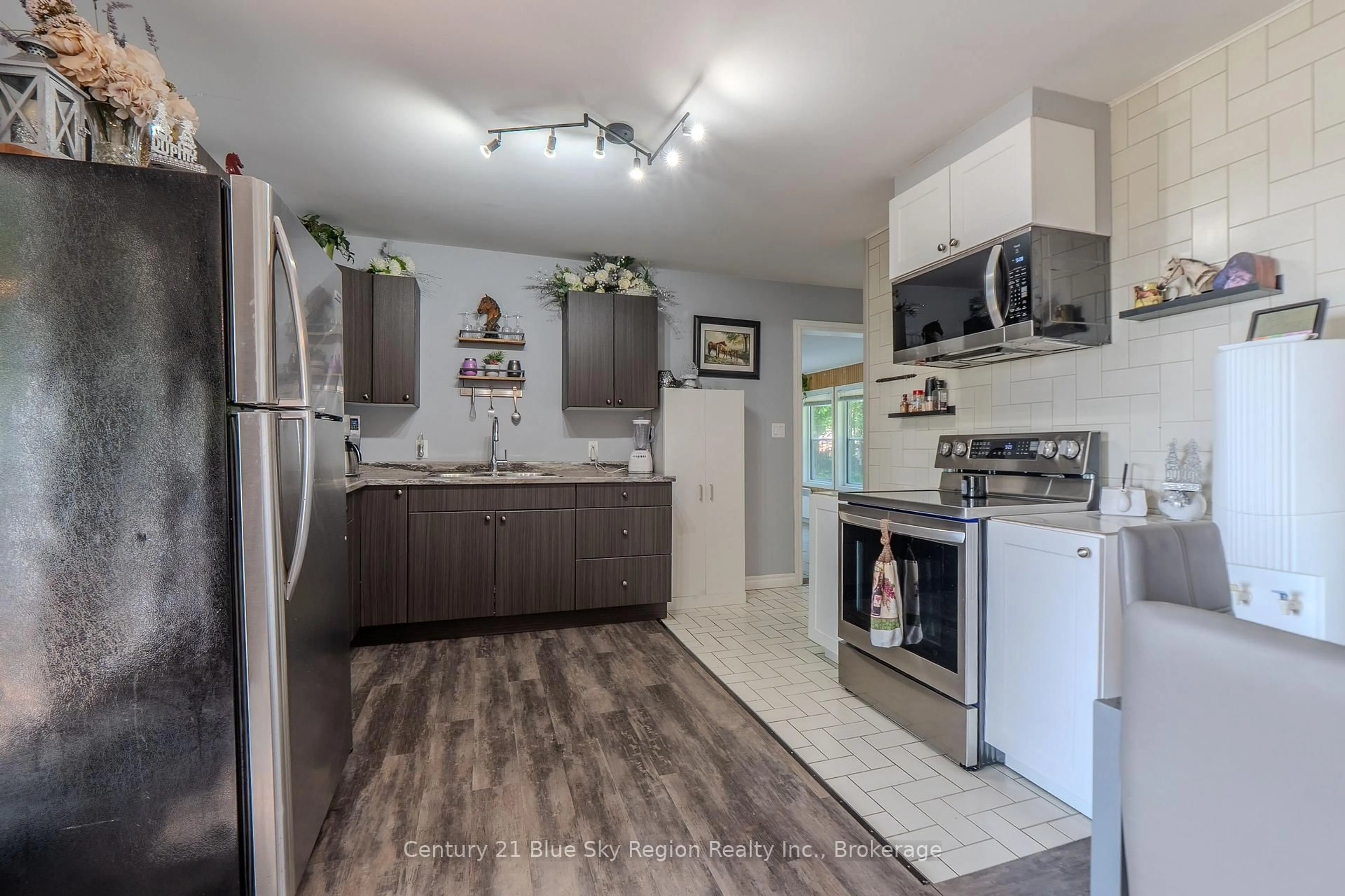 Open concept kitchen, unknown for 1991 Jocko Point Rd, North Bay Ontario P1B 8G5