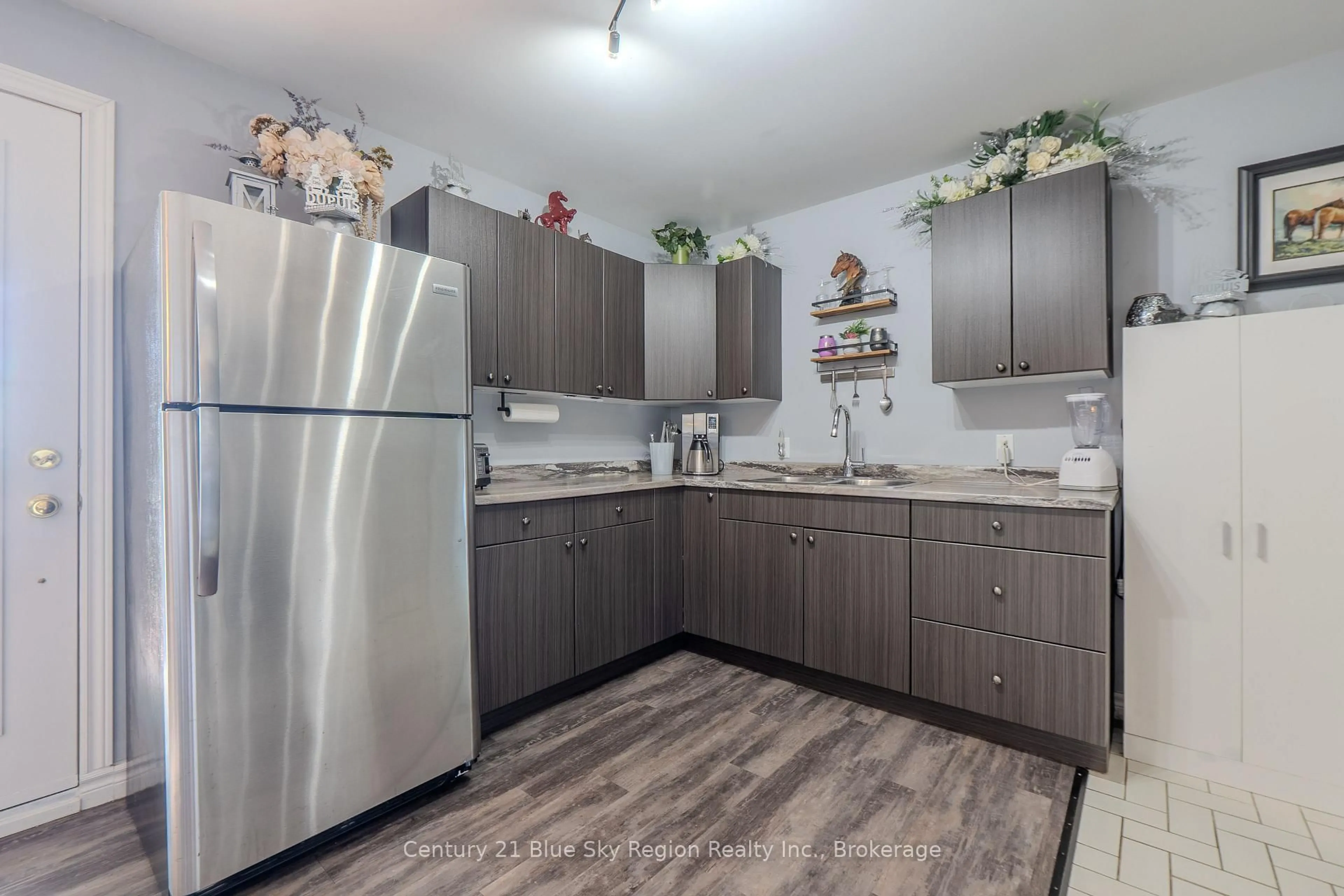 Standard kitchen, unknown for 1991 Jocko Point Rd, North Bay Ontario P1B 8G5