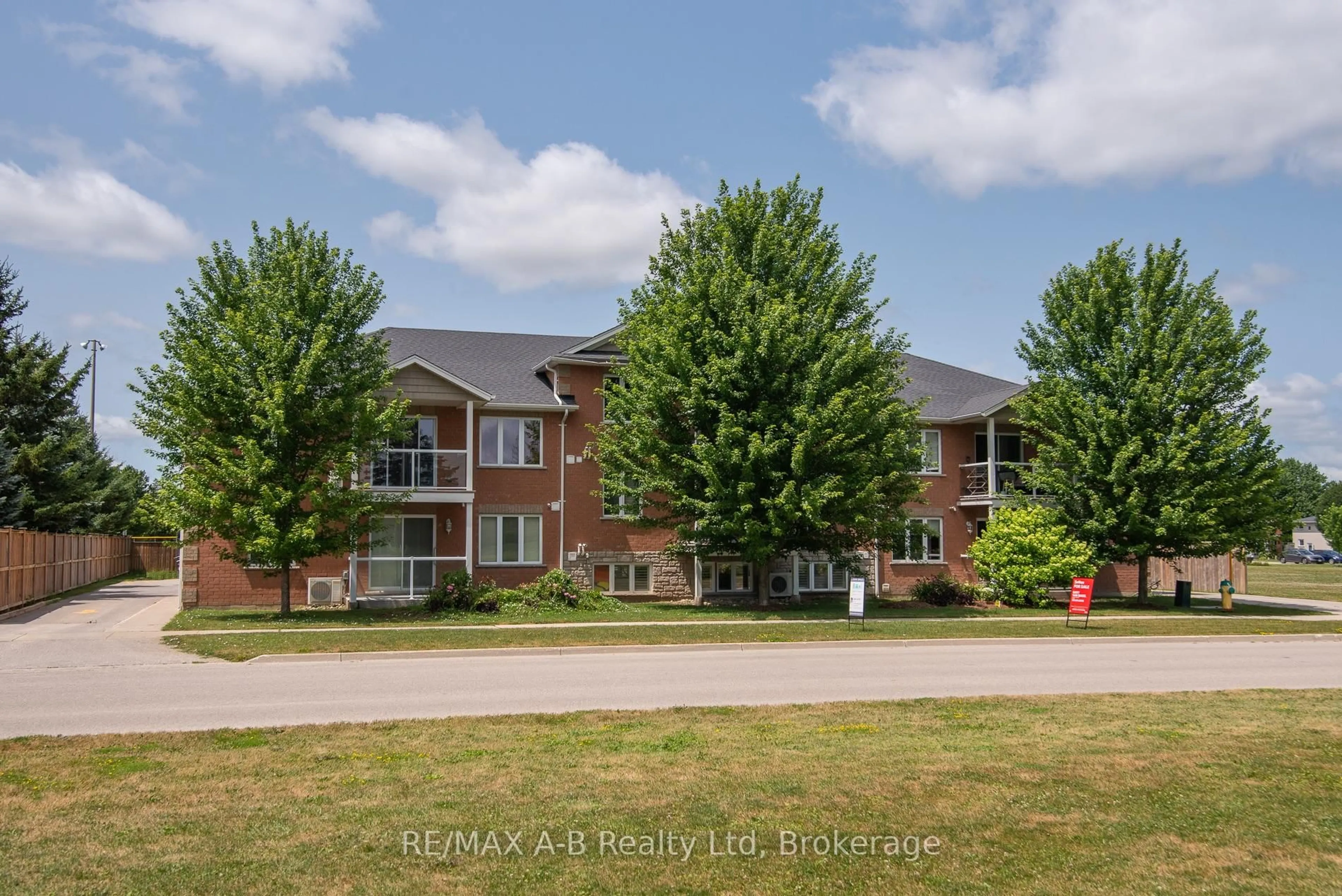A pic from outside/outdoor area/front of a property/back of a property/a pic from drone, unknown for 148 Borden St #1, Stratford Ontario N5A 0G1