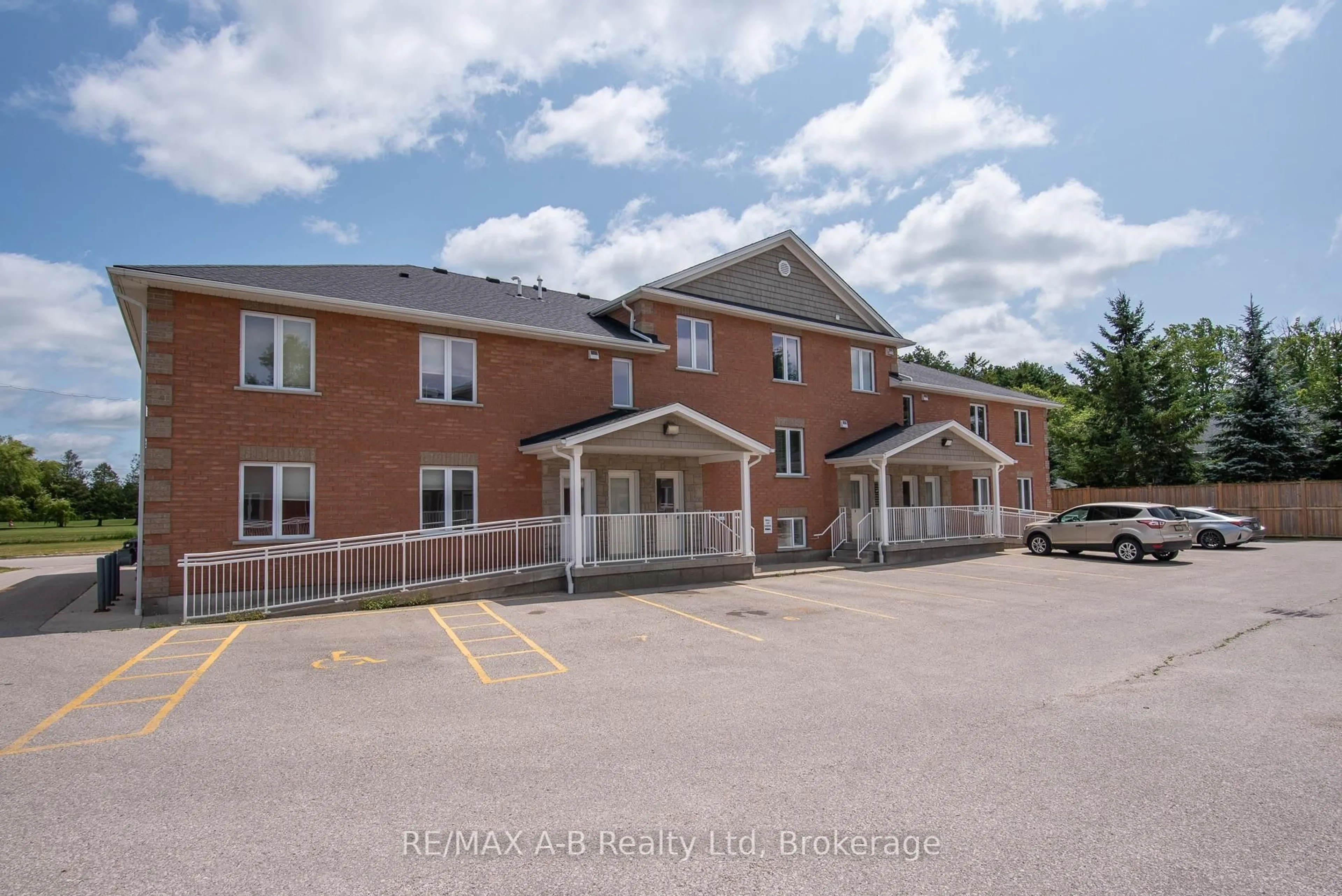 A pic from outside/outdoor area/front of a property/back of a property/a pic from drone, building for 148 Borden St #1, Stratford Ontario N5A 0G1