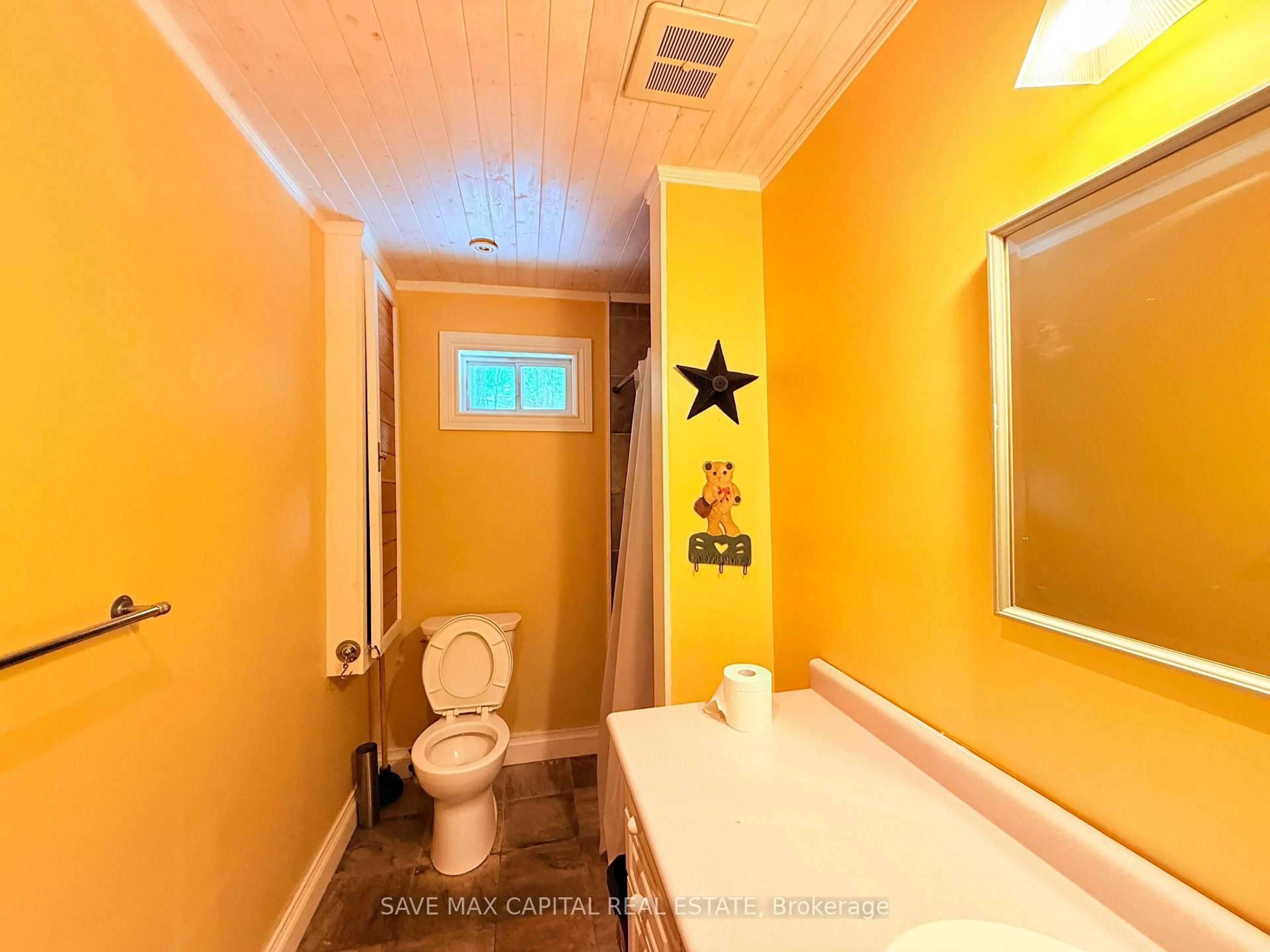 Standard bathroom, ceramic/tile floor for 1080 Johnson Bay Rd, Dysart et al Ontario K0M 1S0