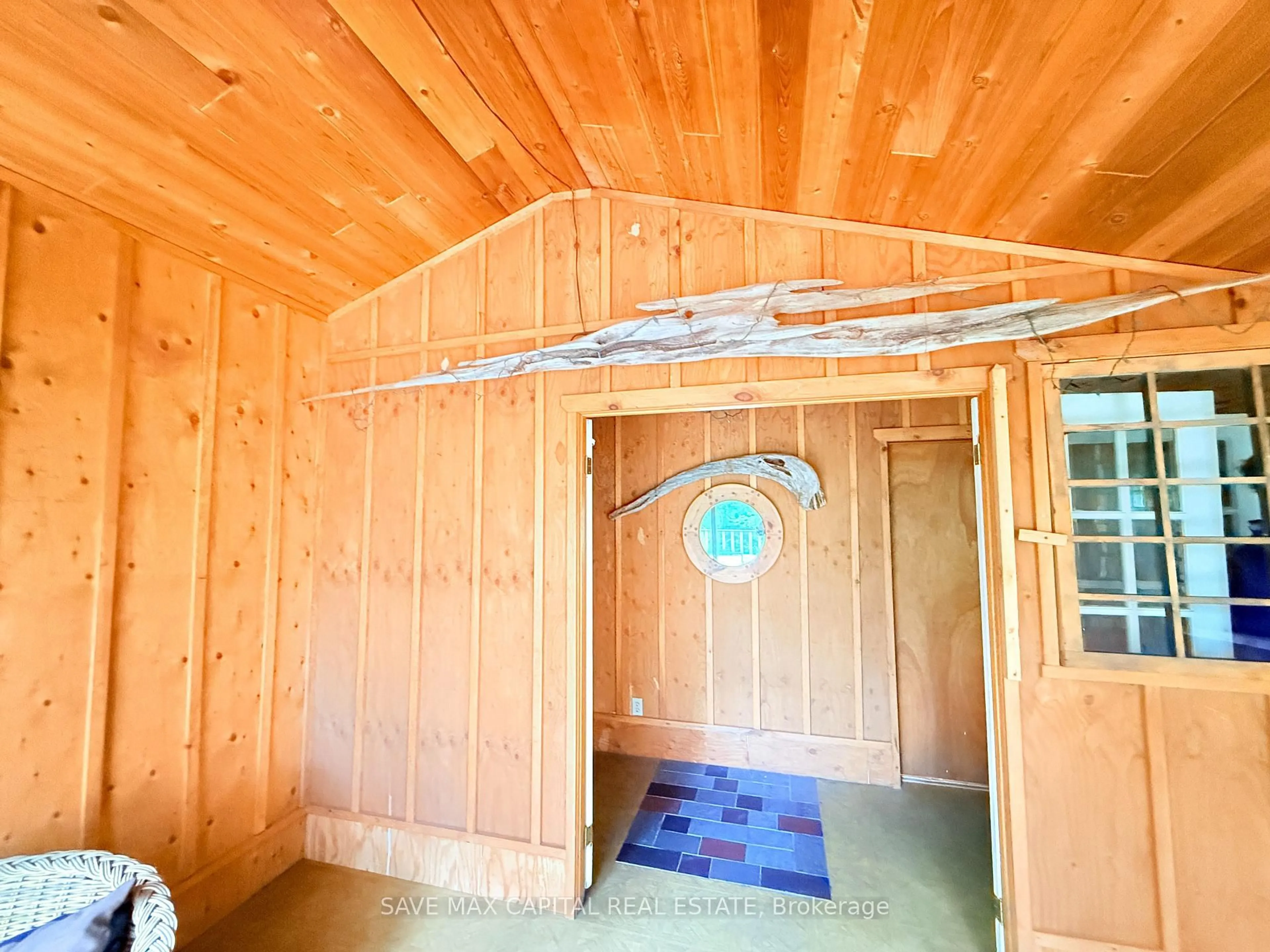 Indoor entryway for 1080 Johnson Bay Rd, Dysart et al Ontario K0M 1S0