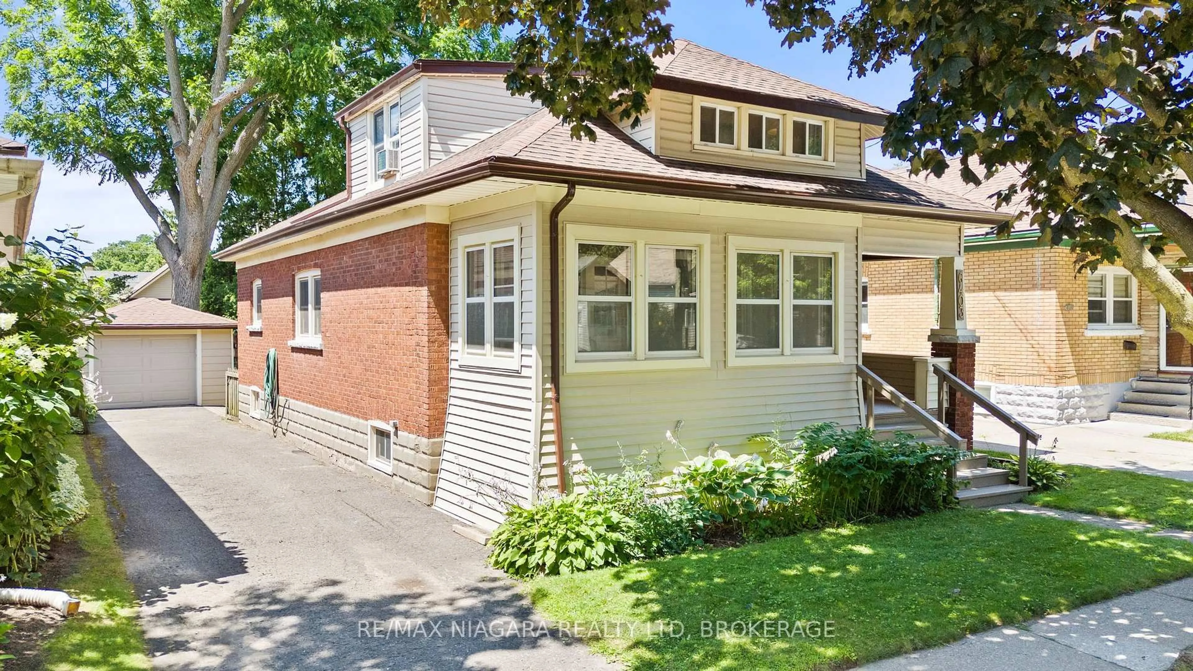 Home with brick exterior material, street for 6403 Locus Ave, Niagara Falls Ontario L2G 4K4