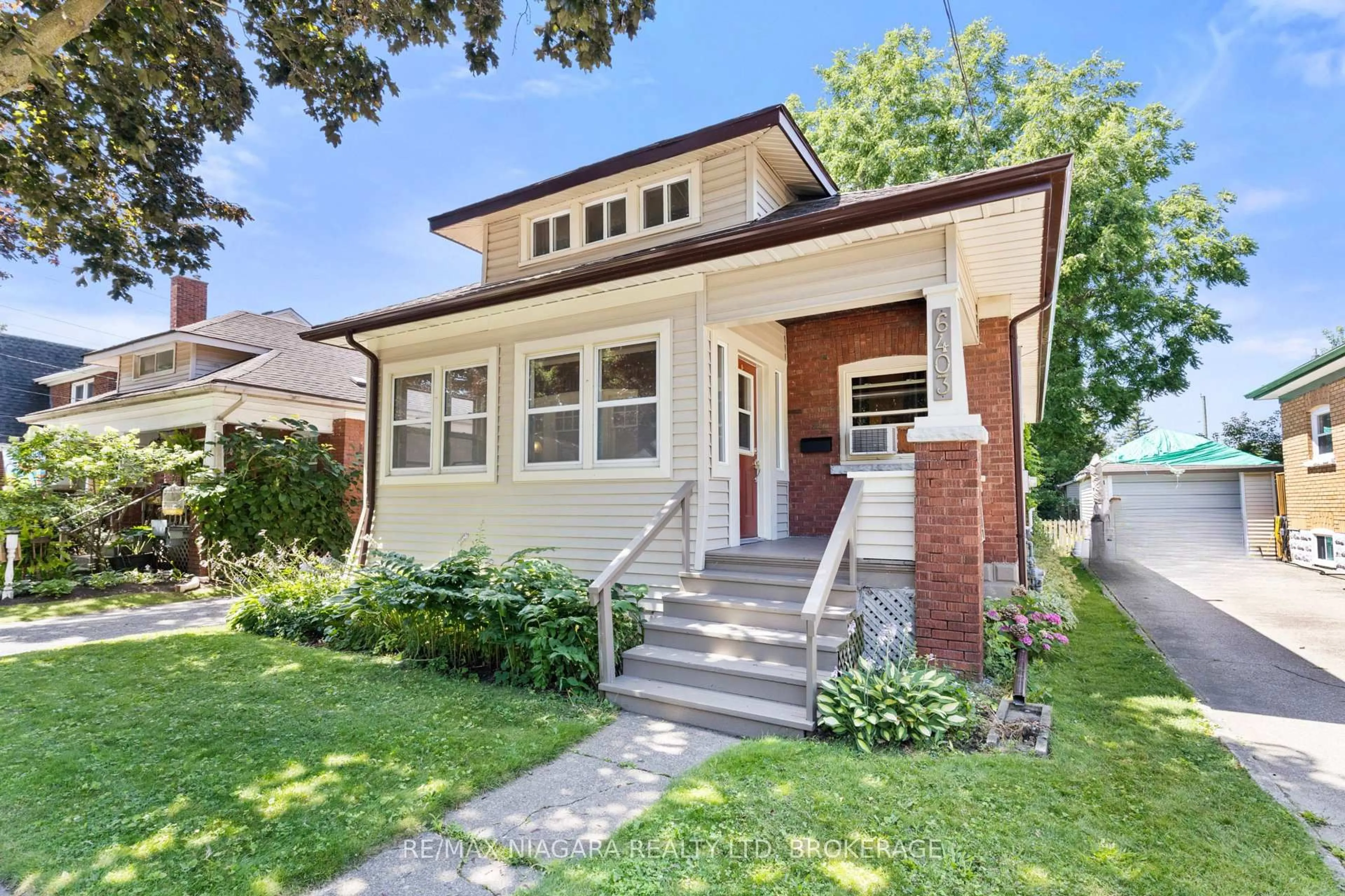 Home with brick exterior material, street for 6403 Locus Ave, Niagara Falls Ontario L2G 4K4
