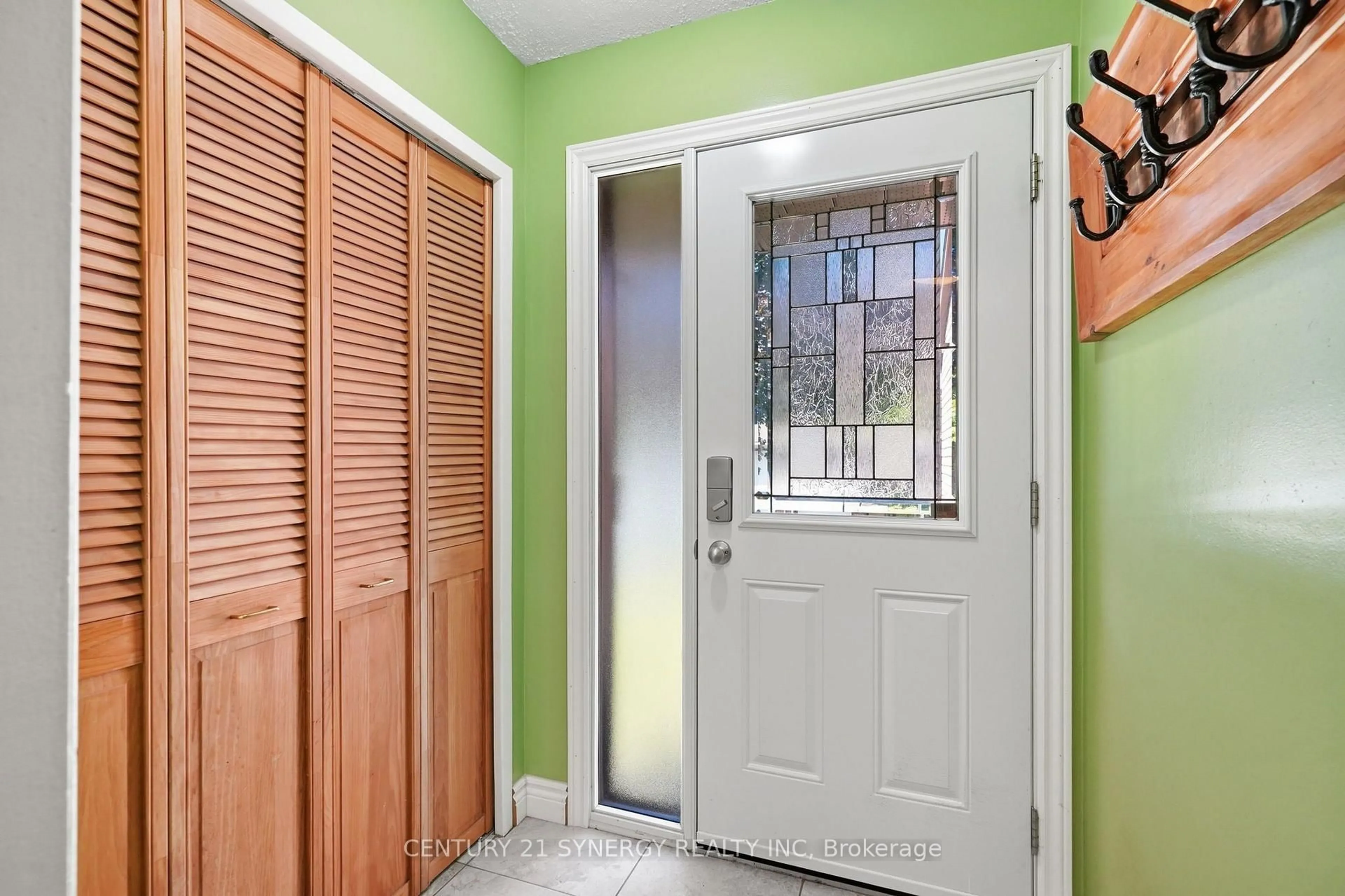 Indoor entryway for 417 Sandhamn Private, Ottawa Ontario K1T 2Y9