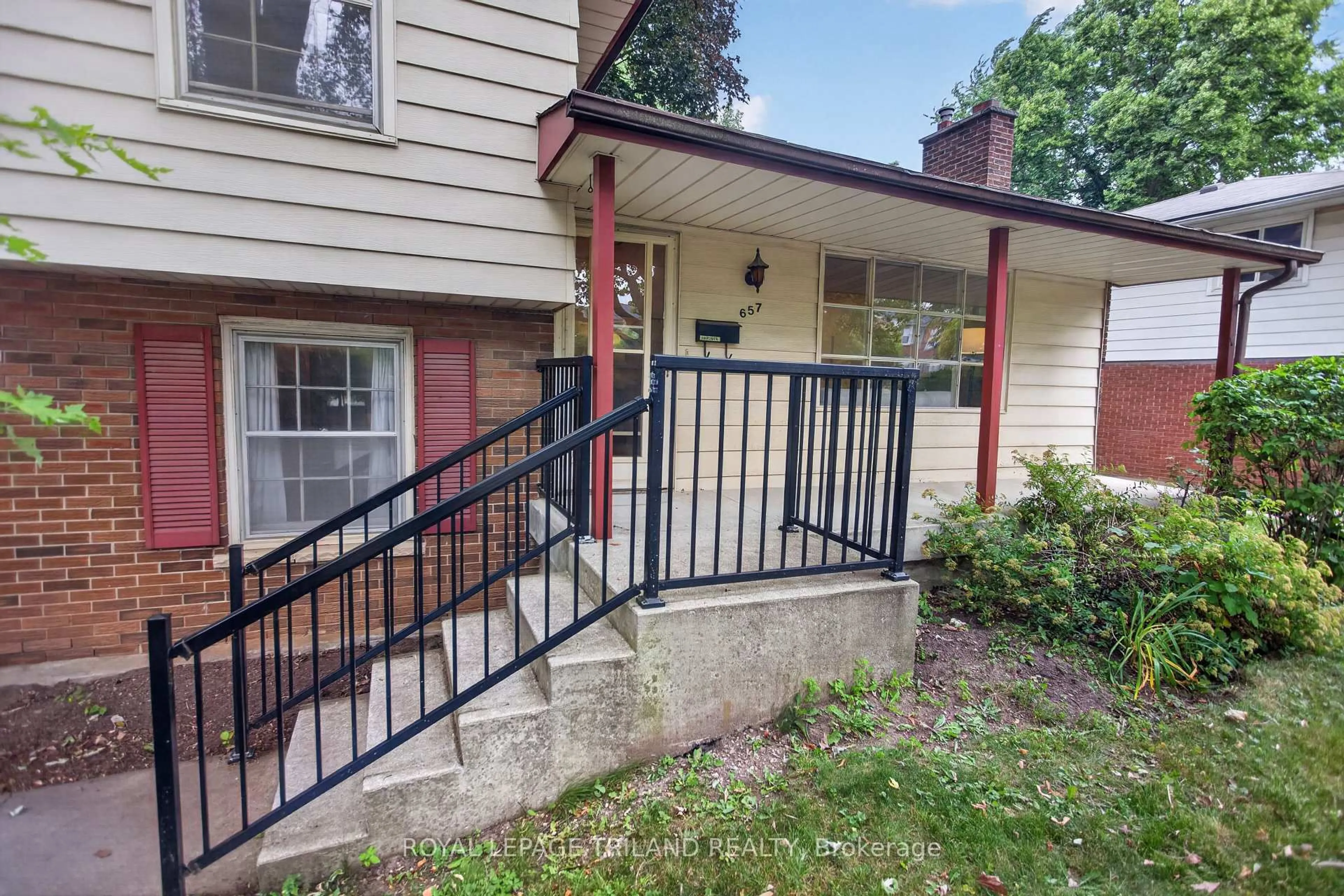 Unknown for 657 Viscount Rd, London South Ontario N6J 2Y4