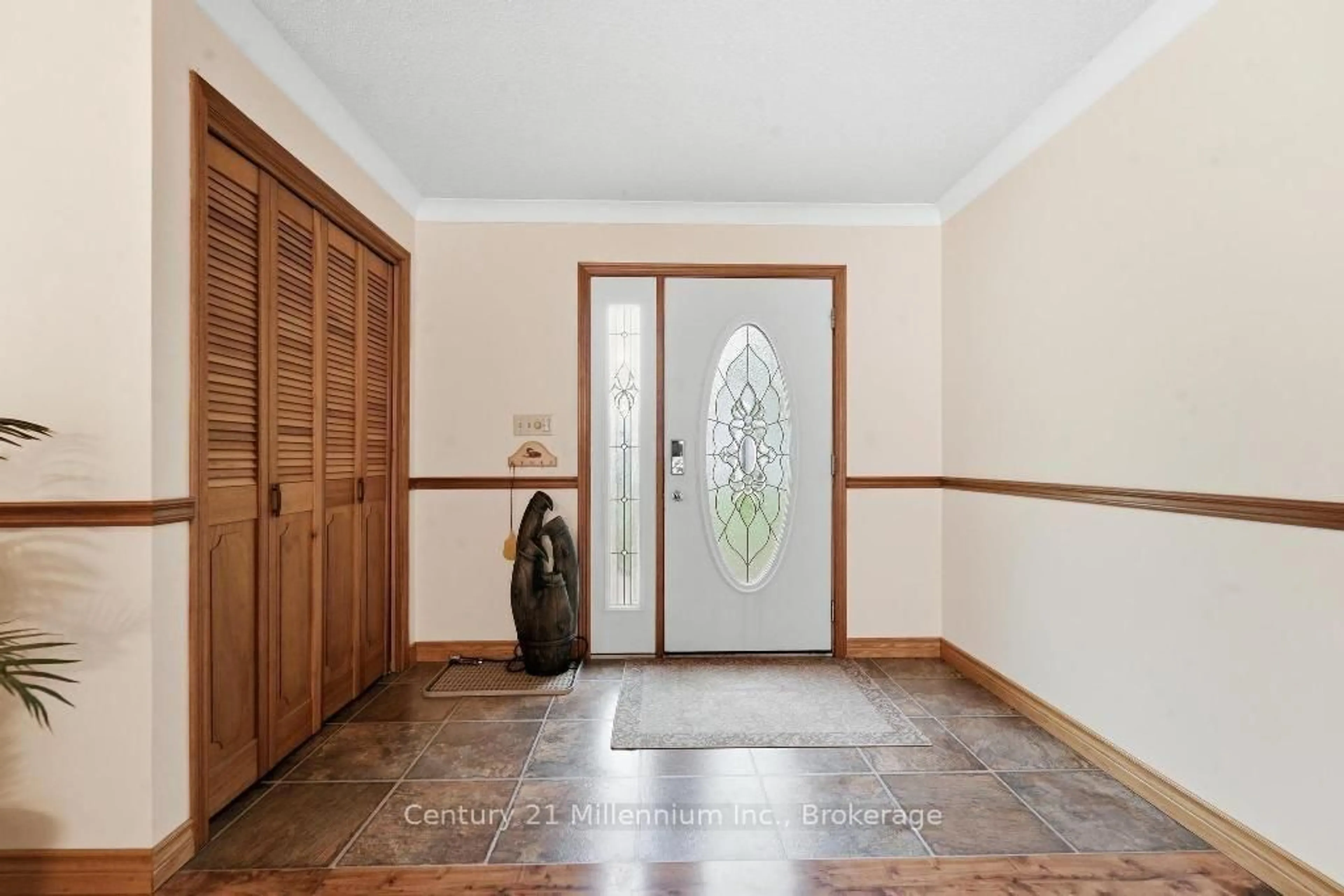 Indoor foyer for 134 Bell Dr, Huron-Kinloss Ontario N2Z 0B3