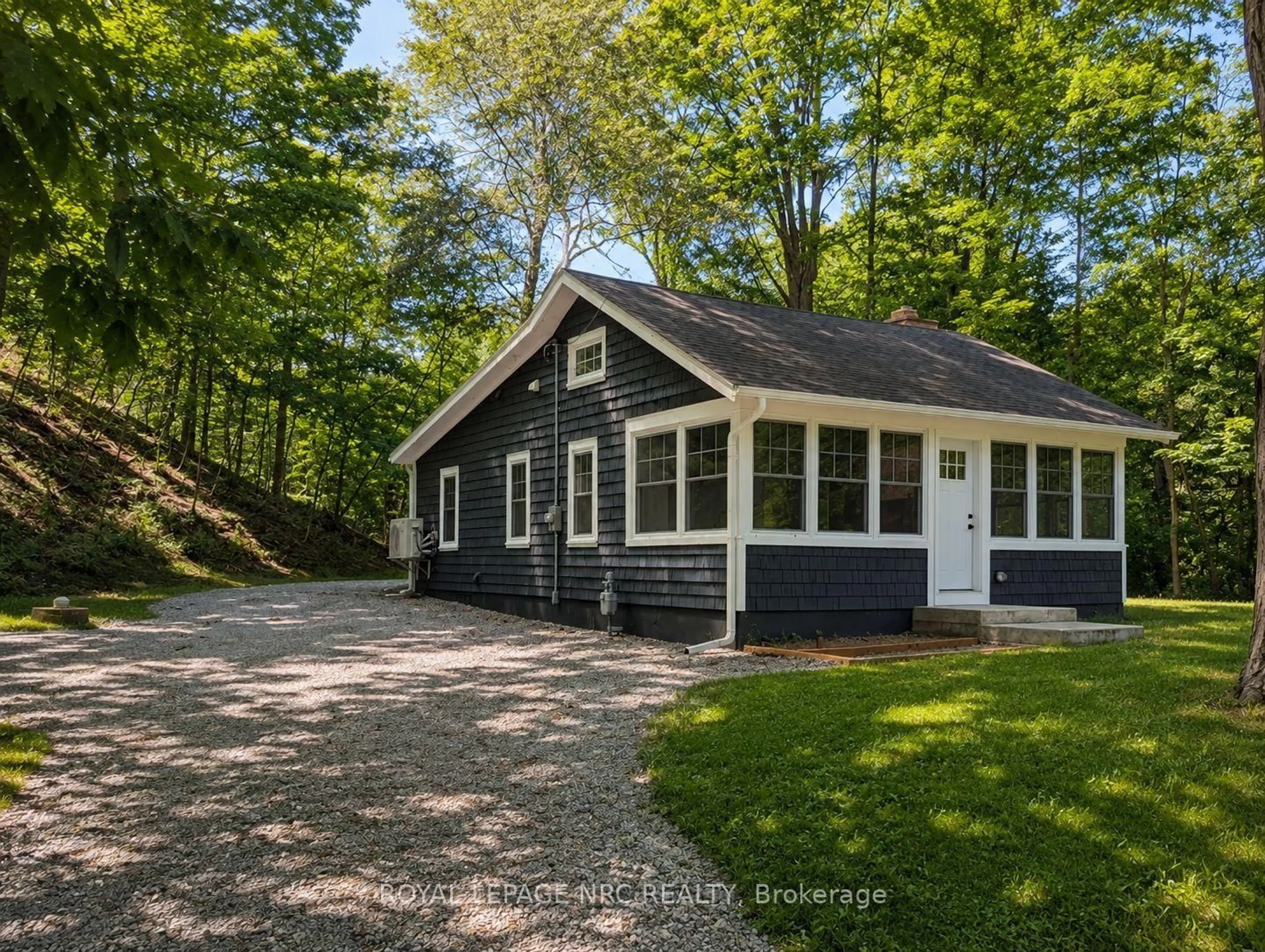 Home with vinyl exterior material, street for 212 Holloway Bay Rd, Port Colborne Ontario L0S 1R0