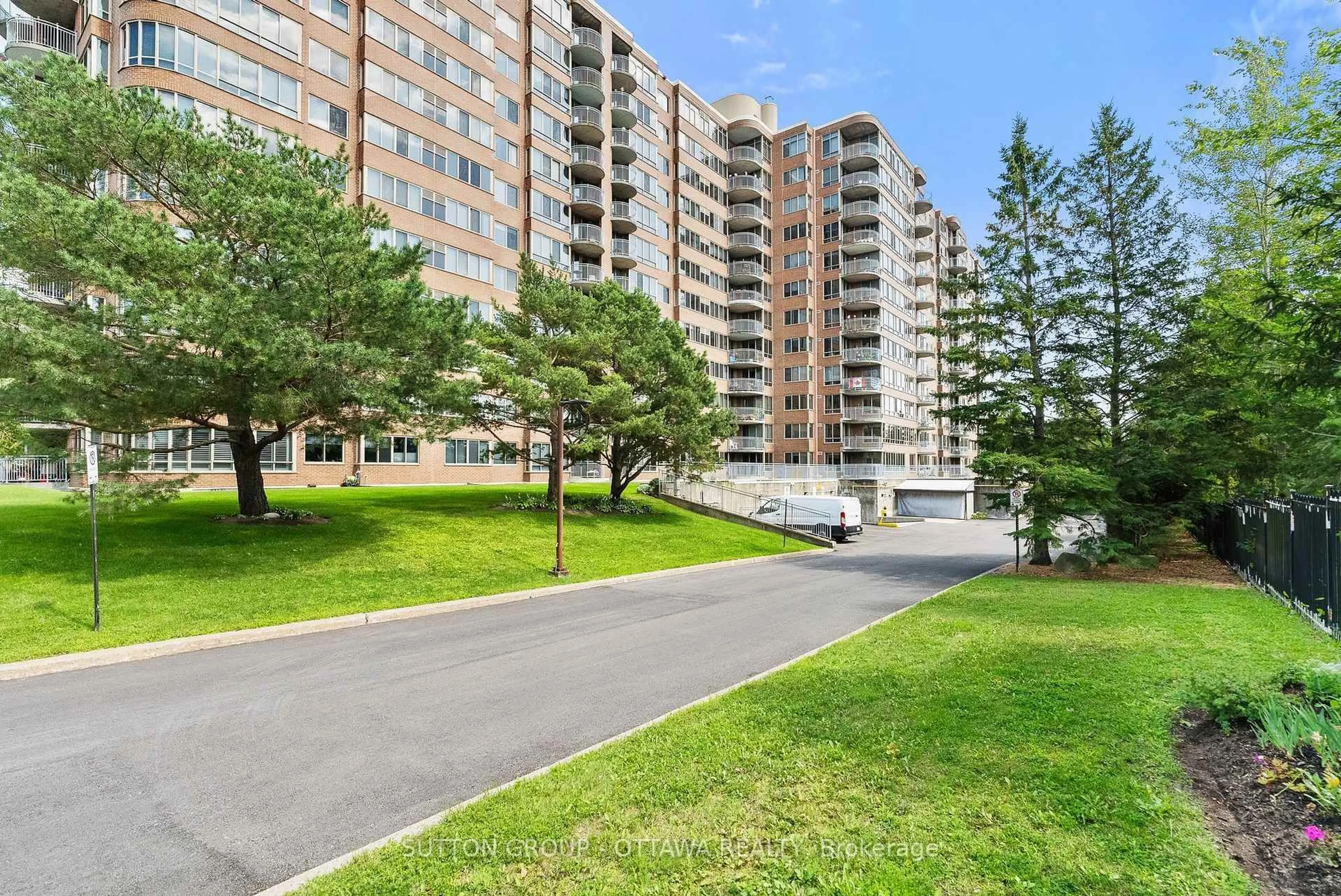 A pic from outside/outdoor area/front of a property/back of a property/a pic from drone, water/lake/river/ocean view for 100 Grant Carman Dr, Ottawa Ontario K2E 8B8