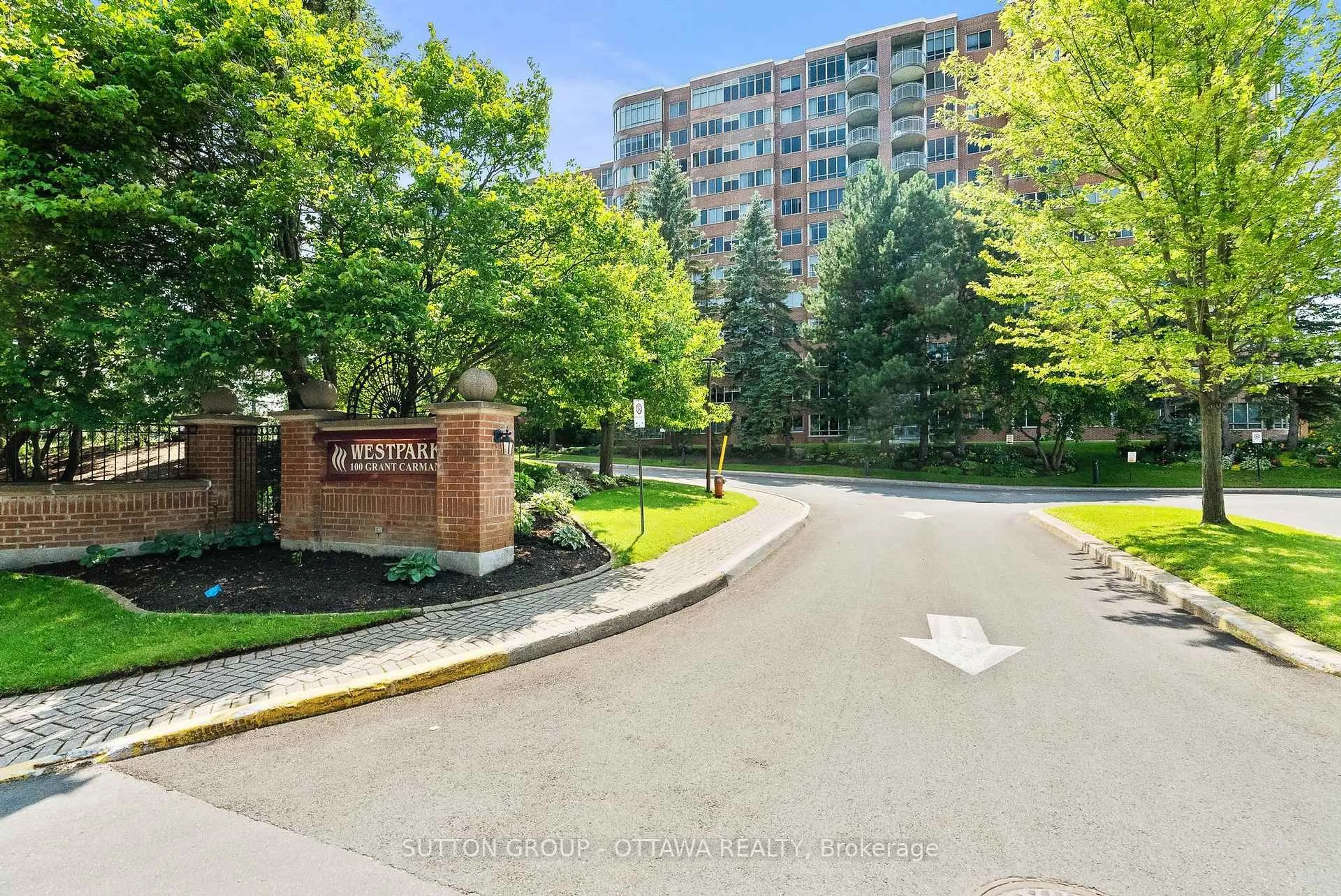 Unknown for 100 Grant Carman Dr, Ottawa Ontario K2E 8B8