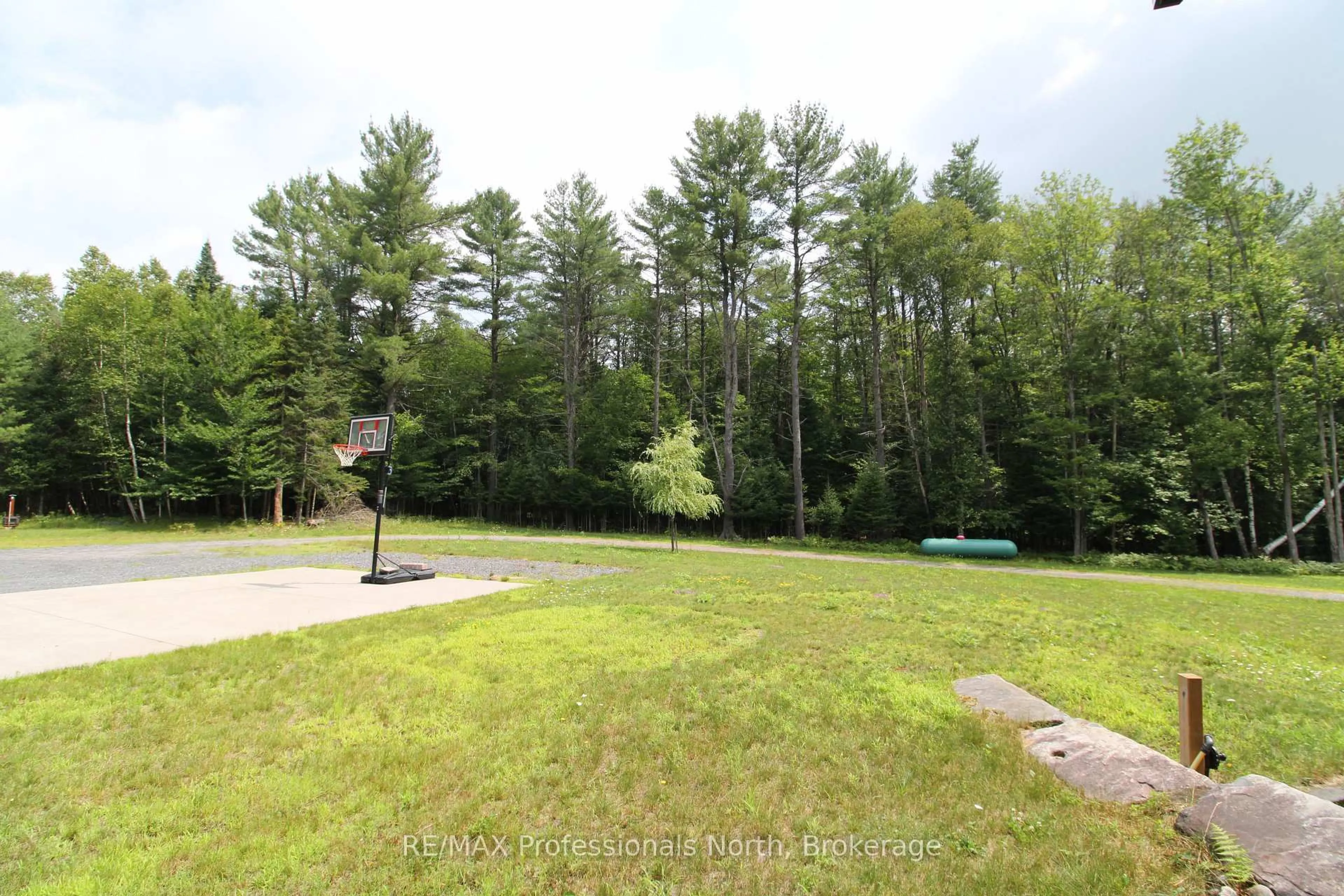 Patio, forest/trees view for 1196 Ravenscliffe Rd, Huntsville Ontario P1H 2N5