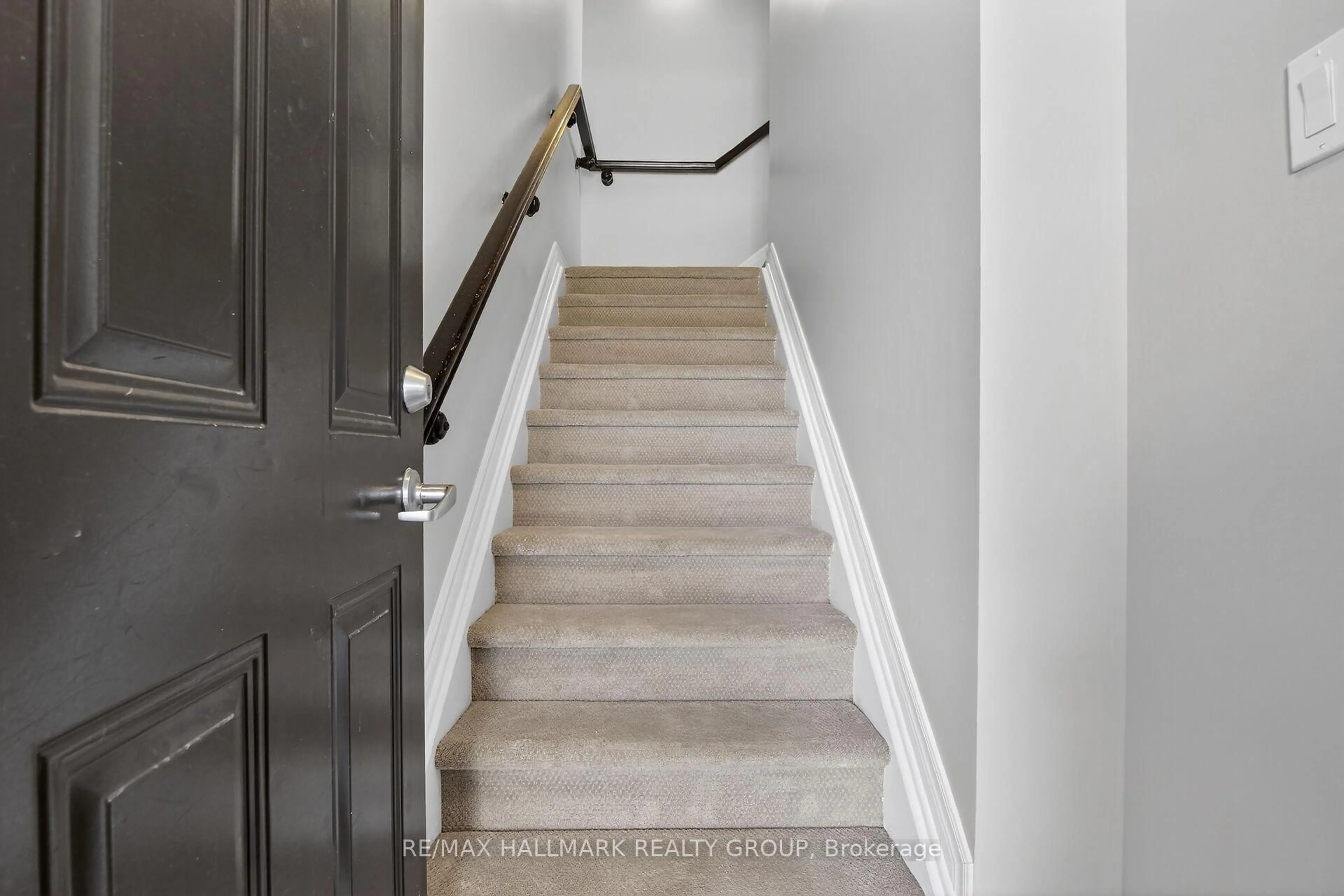Stairs for 1145 Longfields Dr #B, Ottawa Ontario K2J 5R5