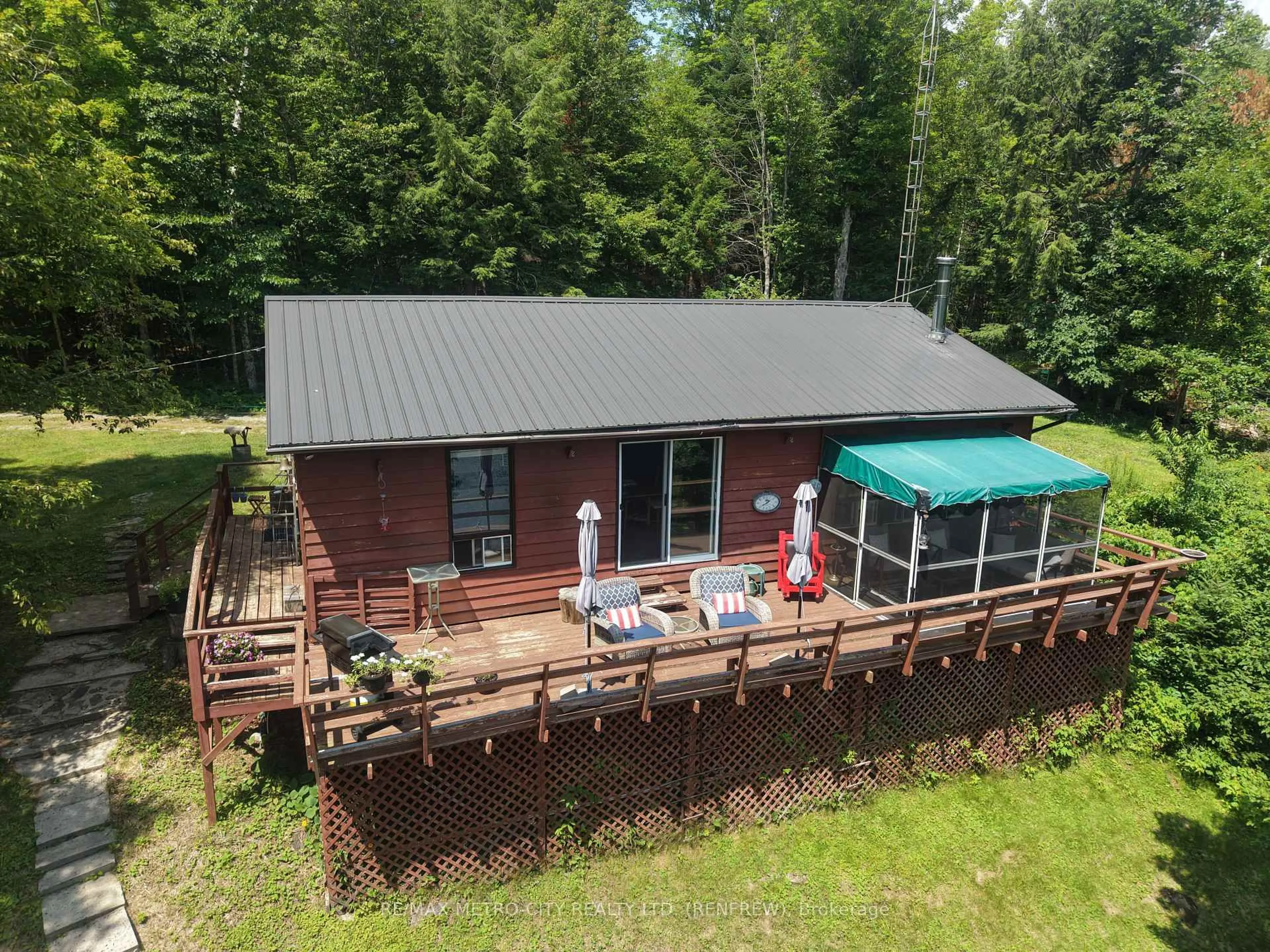 A pic from outside/outdoor area/front of a property/back of a property/a pic from drone, water/lake/river/ocean view for 2667 HANDFORD Lane, Griffith Ontario K0J 2R0