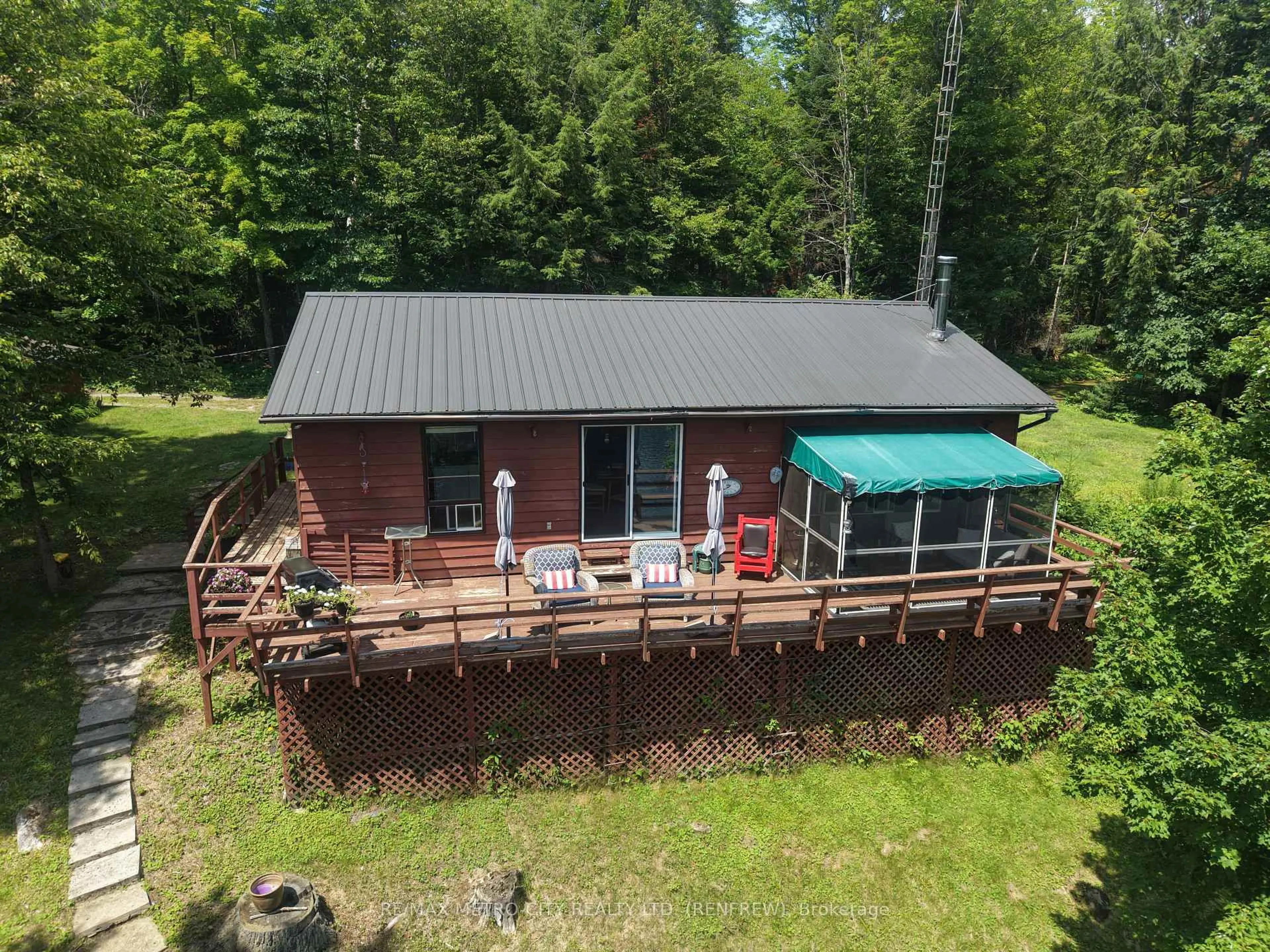 A pic from outside/outdoor area/front of a property/back of a property/a pic from drone, water/lake/river/ocean view for 2667 HANDFORD Lane, Griffith Ontario K0J 2R0