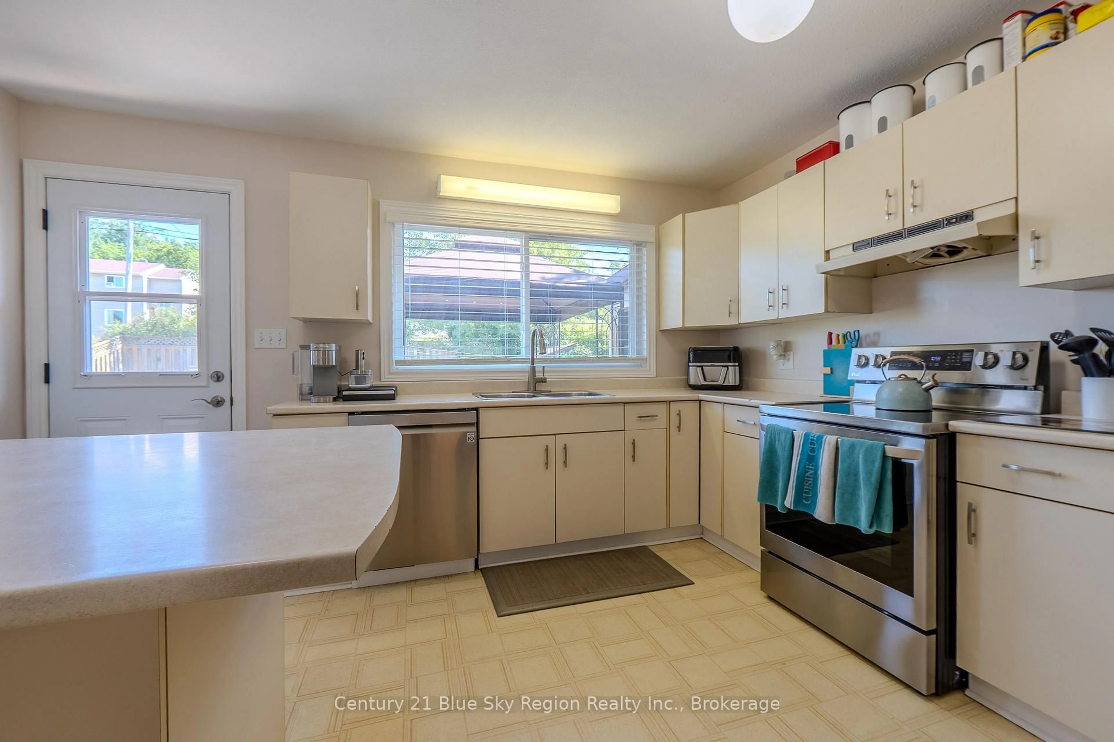 Standard kitchen, ceramic/tile floor for 22 Tamerack Ave, West Nipissing Ontario P2B 3H8