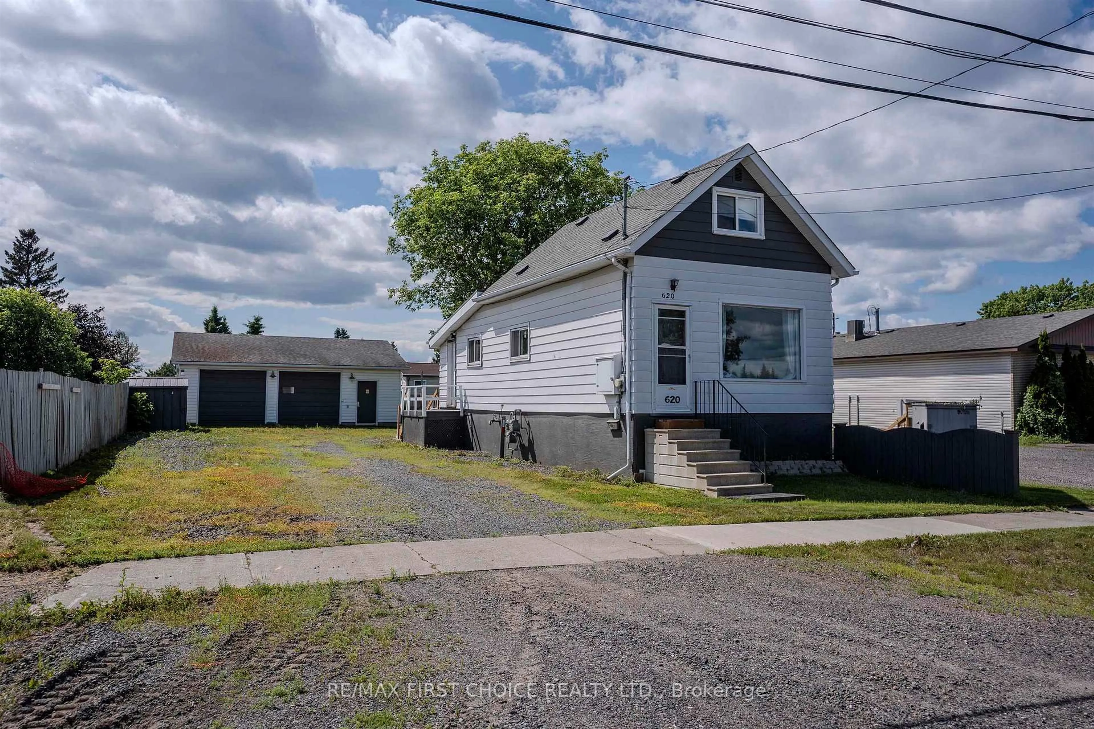 A pic from outside/outdoor area/front of a property/back of a property/a pic from drone, street for 620 HIGH St, Thunder Bay Ontario P7B 3N2