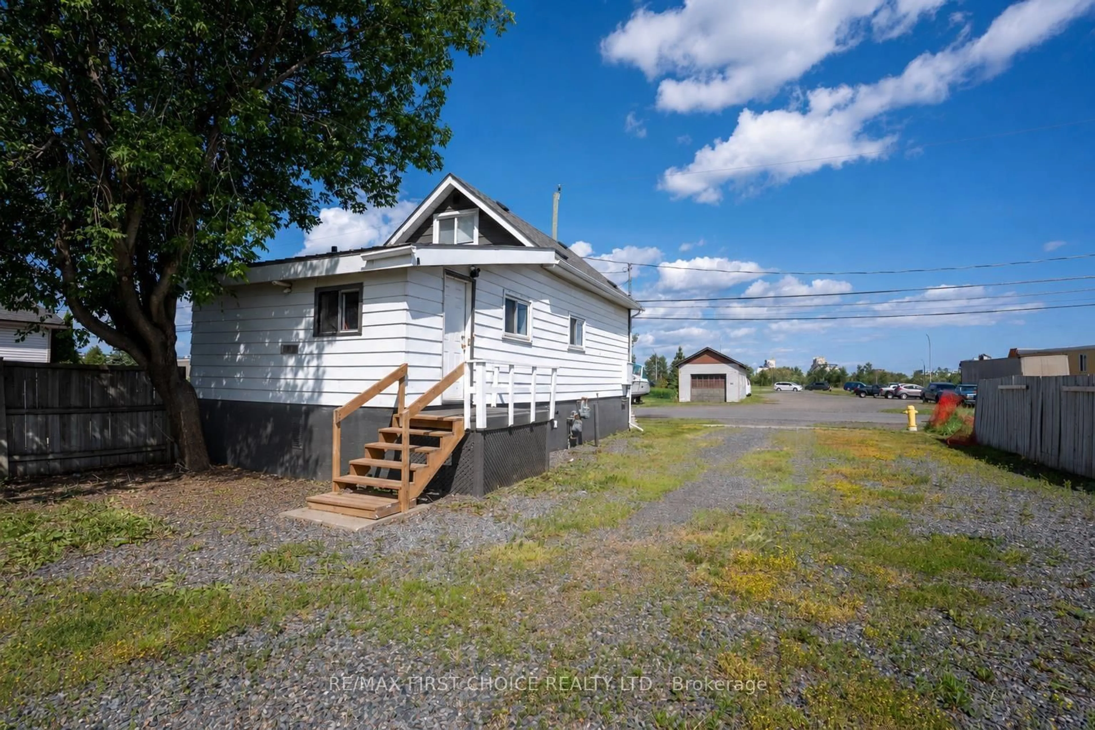 Unknown for 620 HIGH St, Thunder Bay Ontario P7B 3N2
