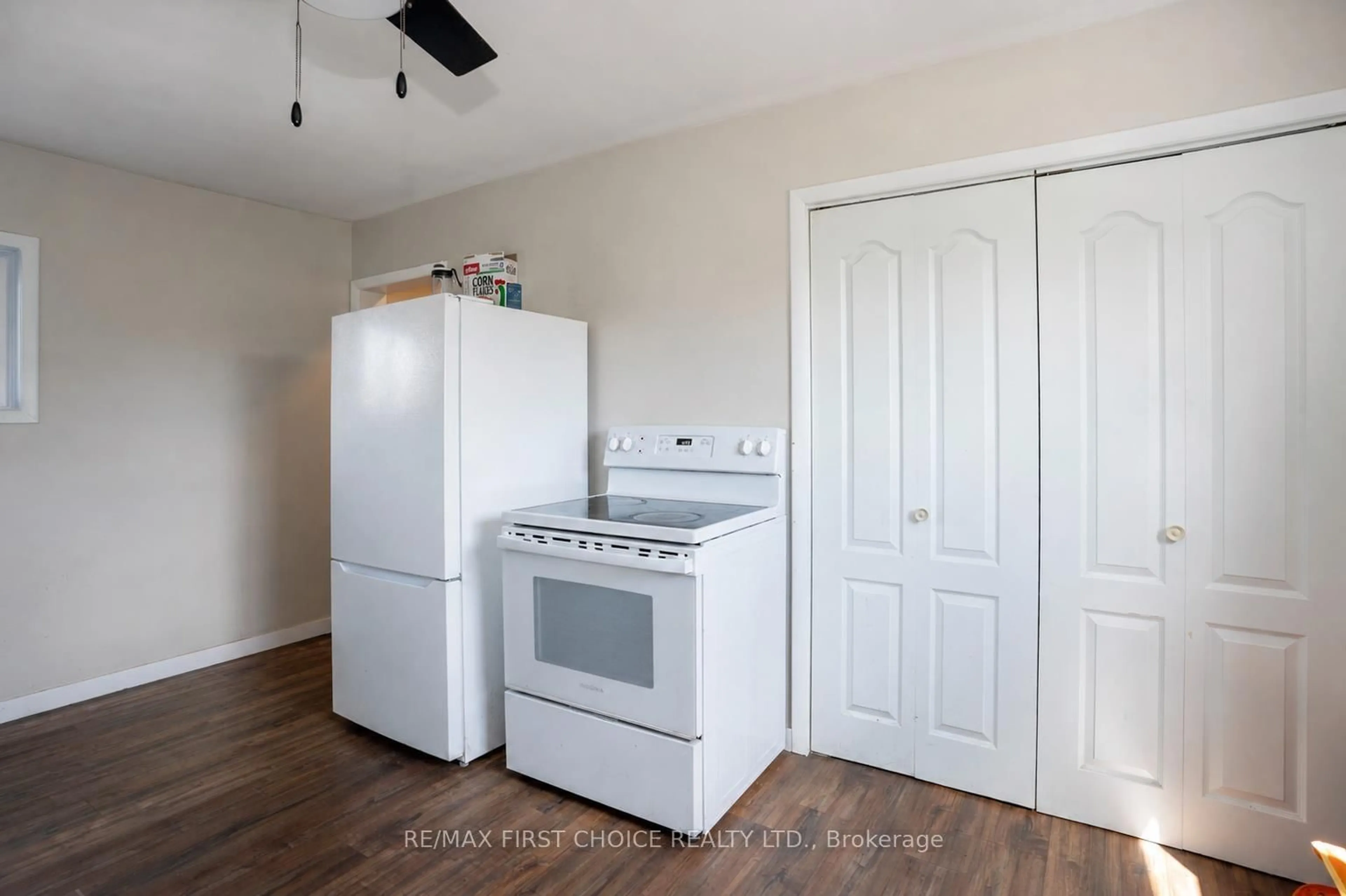 Standard kitchen, unknown for 620 HIGH St, Thunder Bay Ontario P7B 3N2