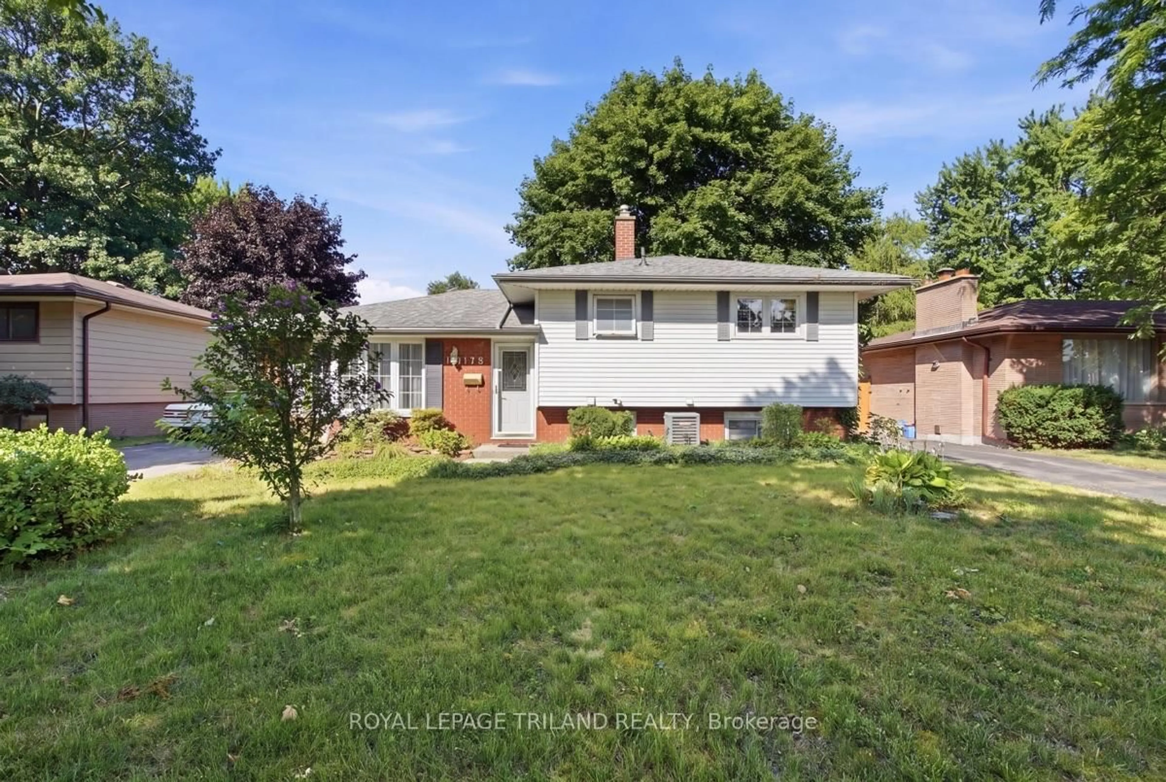 A pic from outside/outdoor area/front of a property/back of a property/a pic from drone, street for 1175 LANCASTER St, London East Ontario N5V 2L4