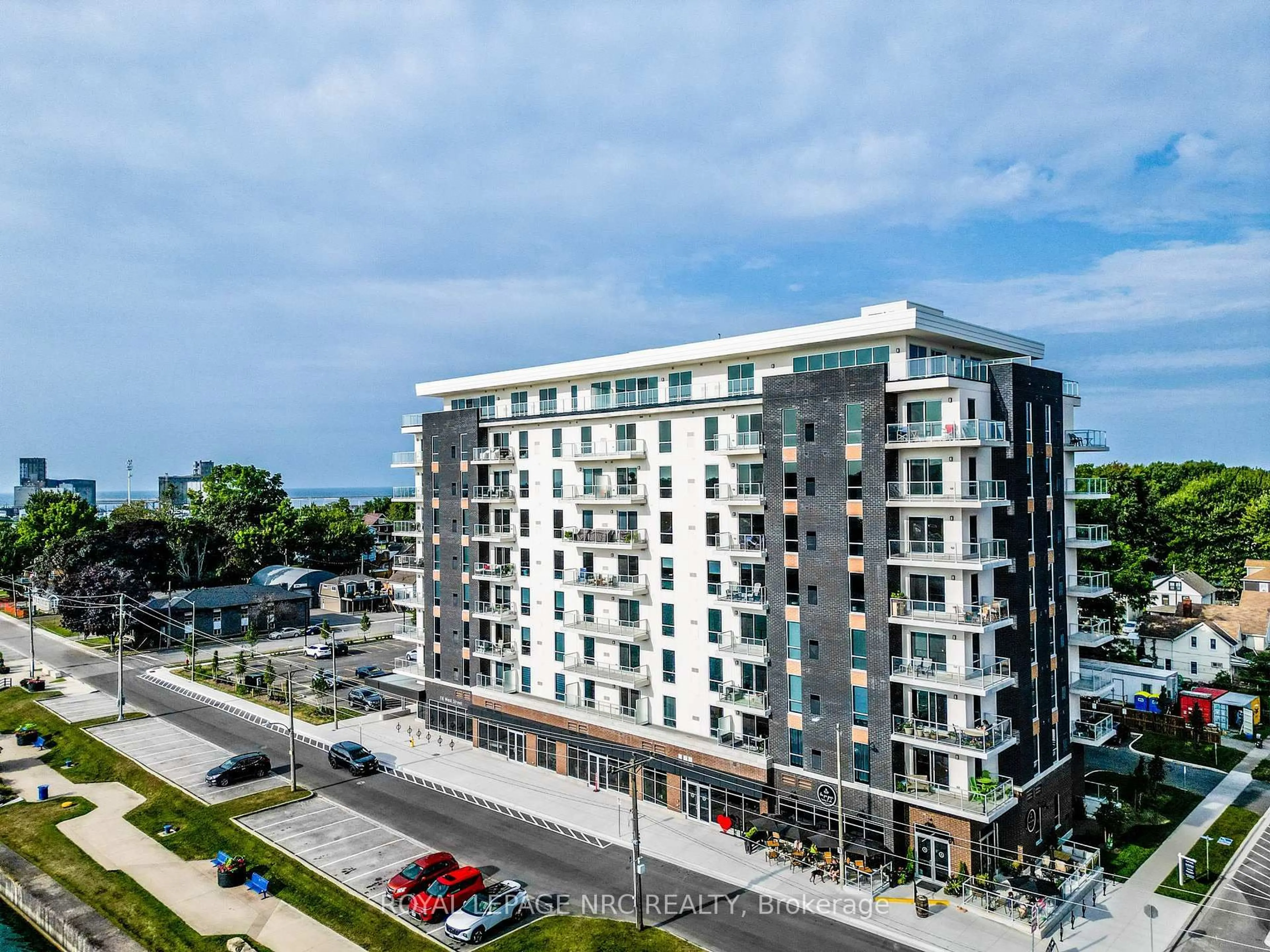 A pic from outside/outdoor area/front of a property/back of a property/a pic from drone, building for 118 West St #707, Port Colborne Ontario L3K 0B9