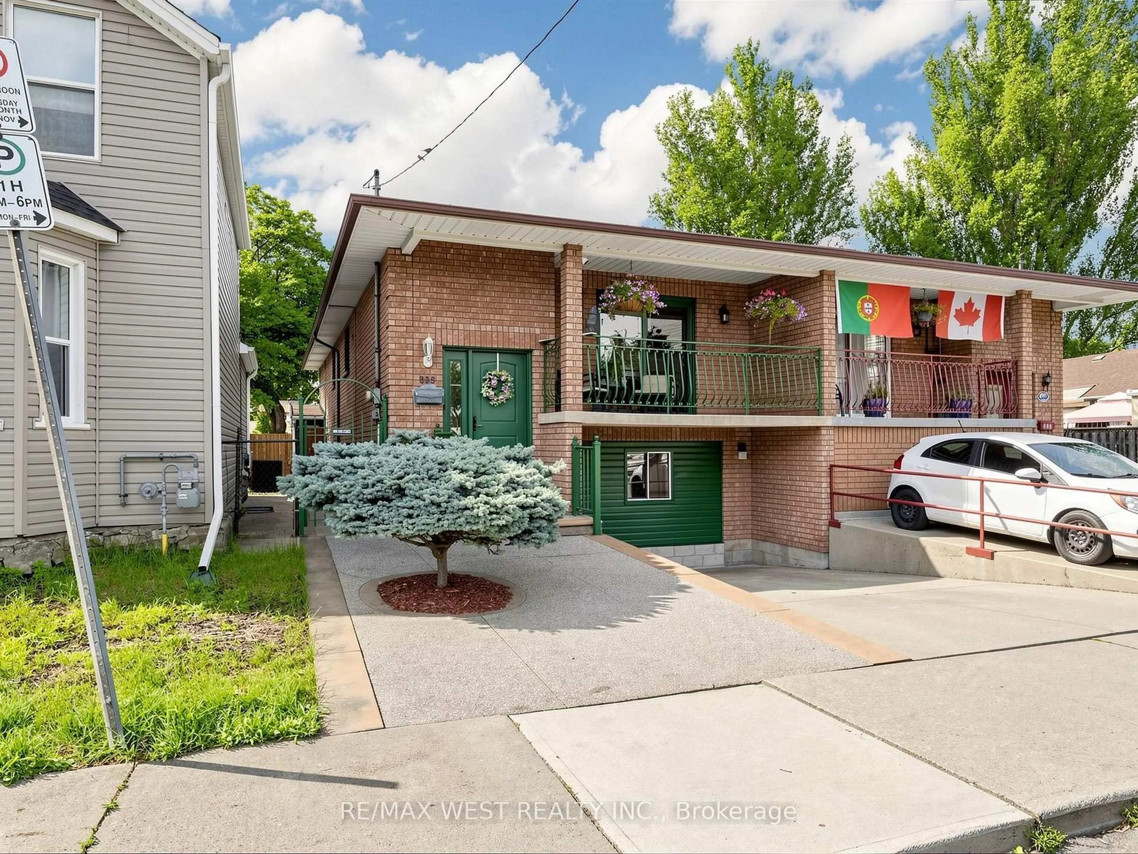 Home with brick exterior material, street for 335 East Ave, Hamilton Ontario L8L 5J6