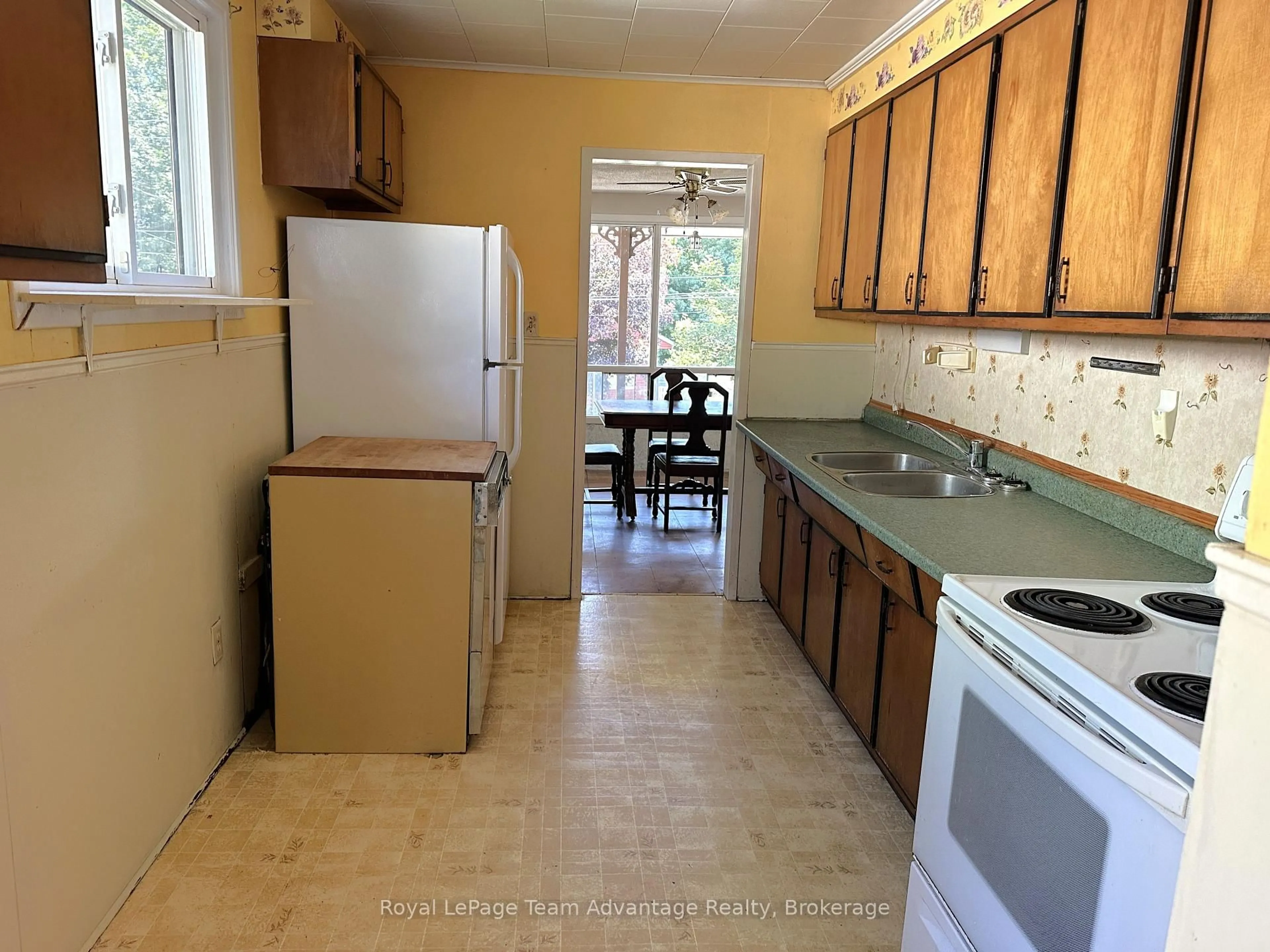 Standard kitchen, unknown for 14 Riverdale Rd, Parry Sound Ontario P2A 1N9