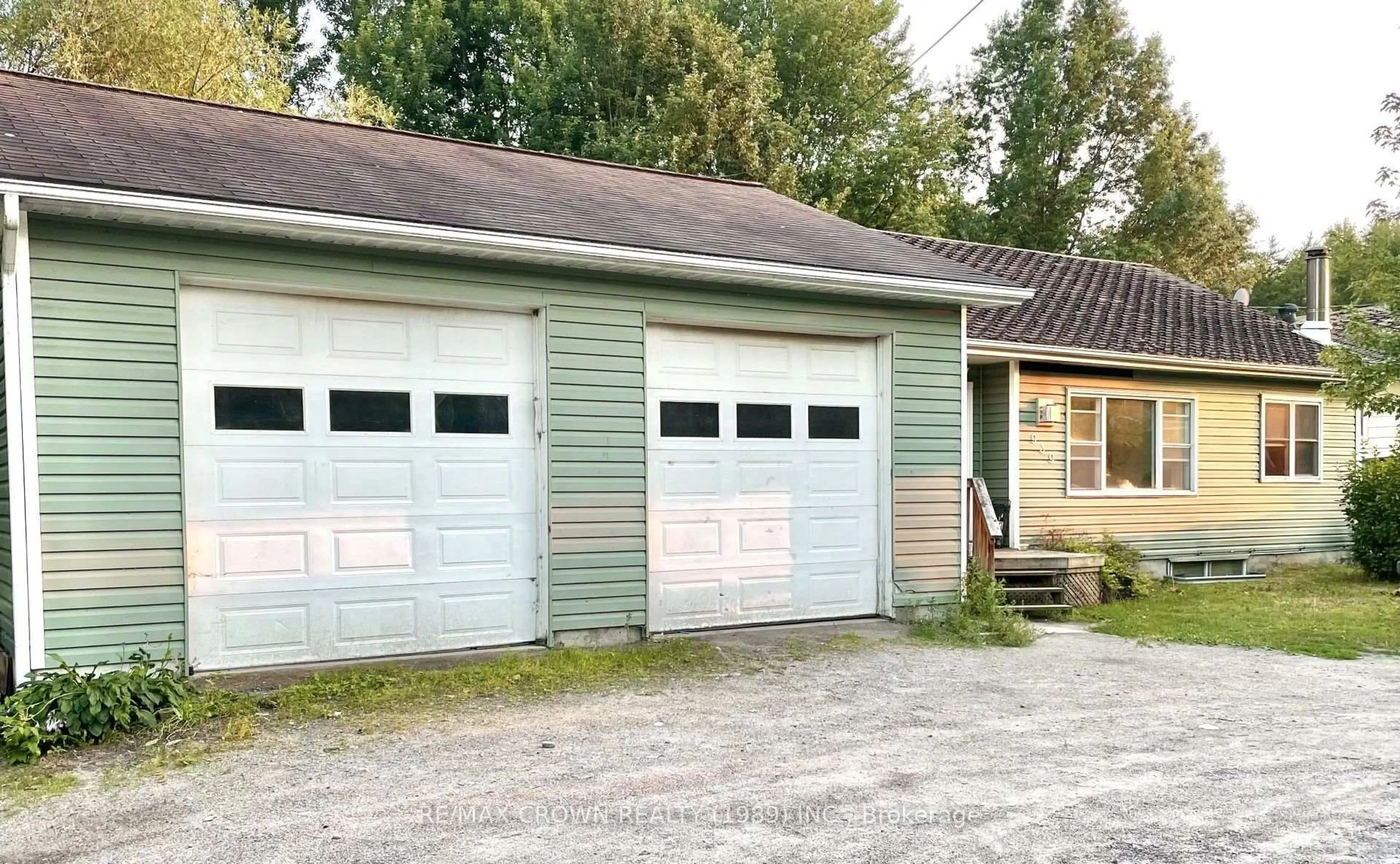 Indoor garage for 939 Lakeshore Dr, North Bay Ontario P1A 2H1