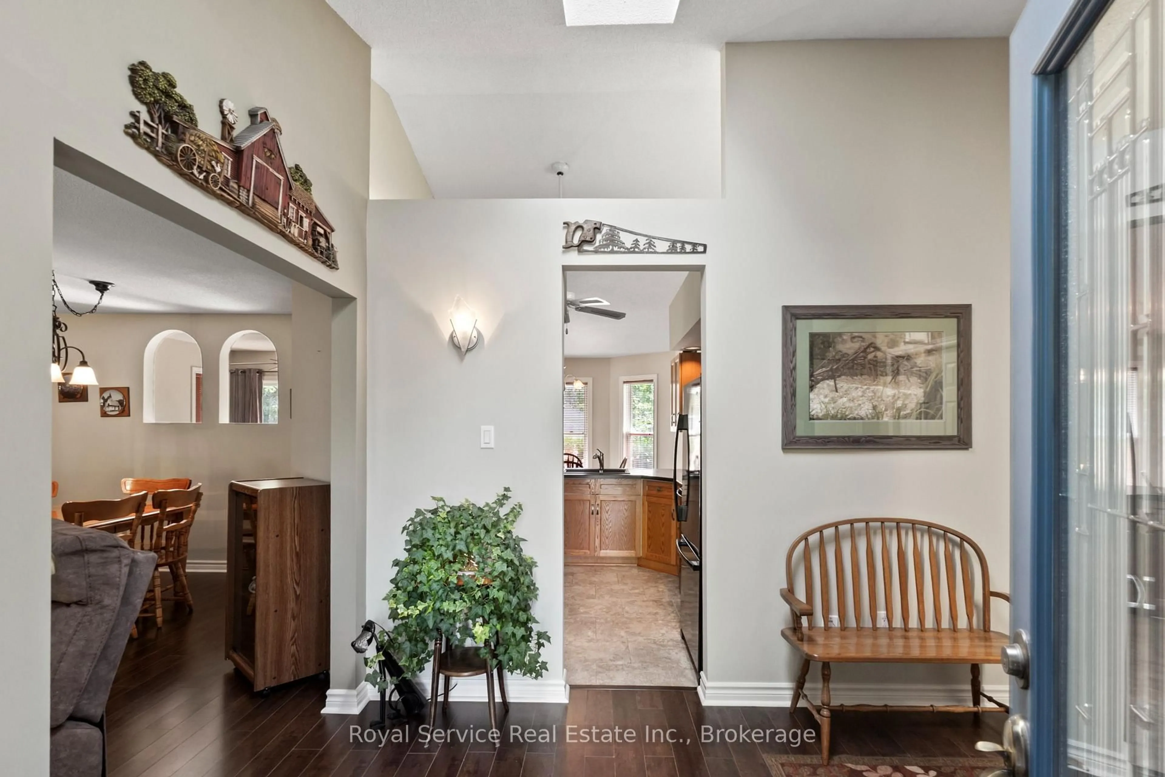 Indoor foyer for 33 Russell Hill Rd, Kawartha Lakes Ontario K0M 1A0